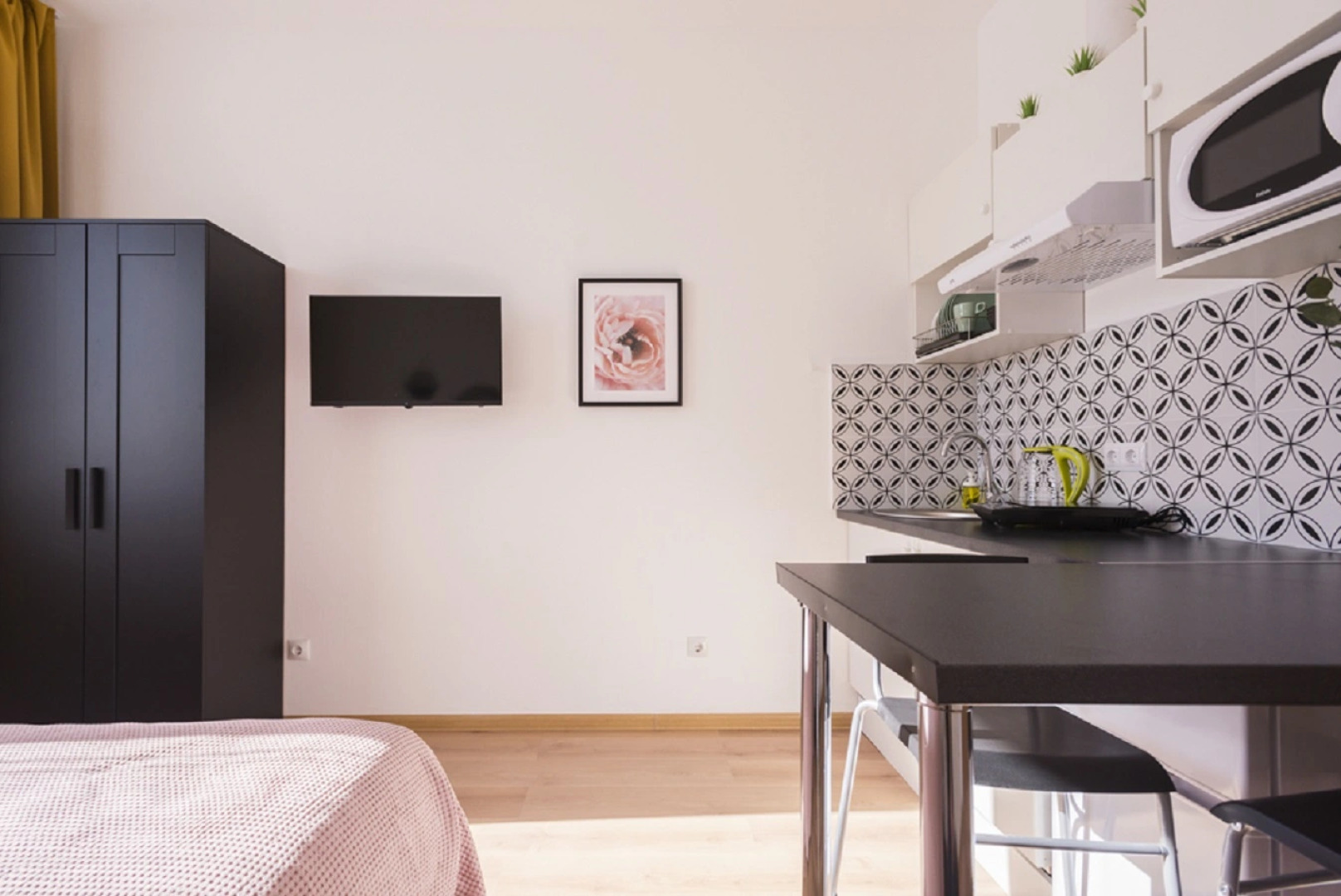 Квартира Студия Желтая в поселке Песочном