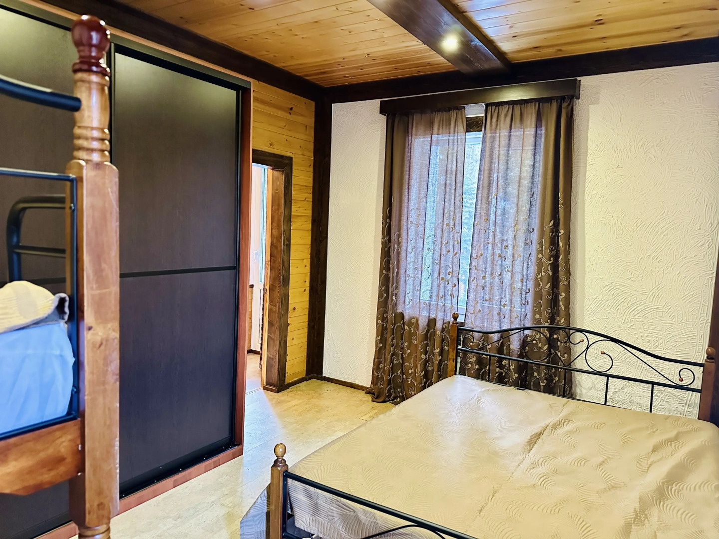 Квартира на Аланской, 25 "Трехкомнатные"