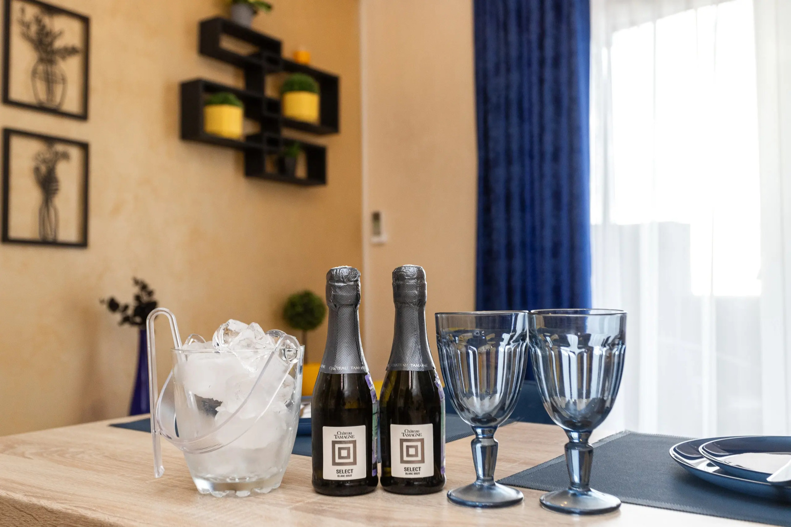 Квартира класса комфоpт плюс с красивым видом из окна в историческом центре города Амалиенау