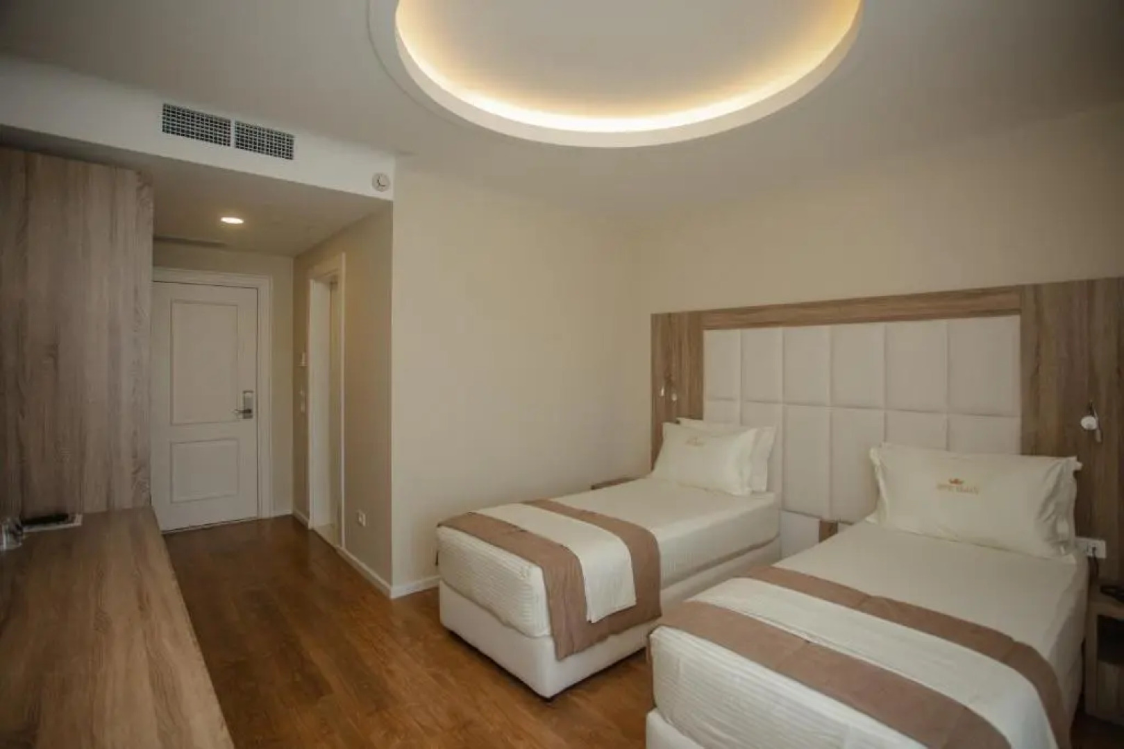 Отель Kompleksi Exalco Al