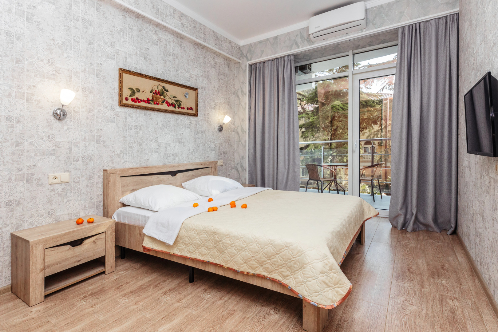 Апартаменты 2-комнатные для семьи с большим балконом