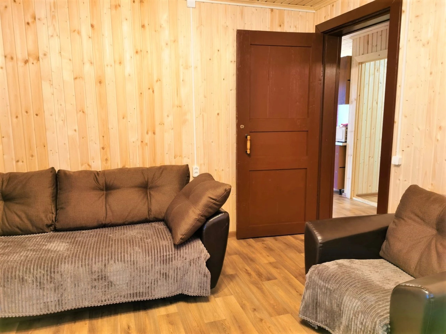 Коттедж с баней в сосновом бору у озера, рядом с турбазой Чайка