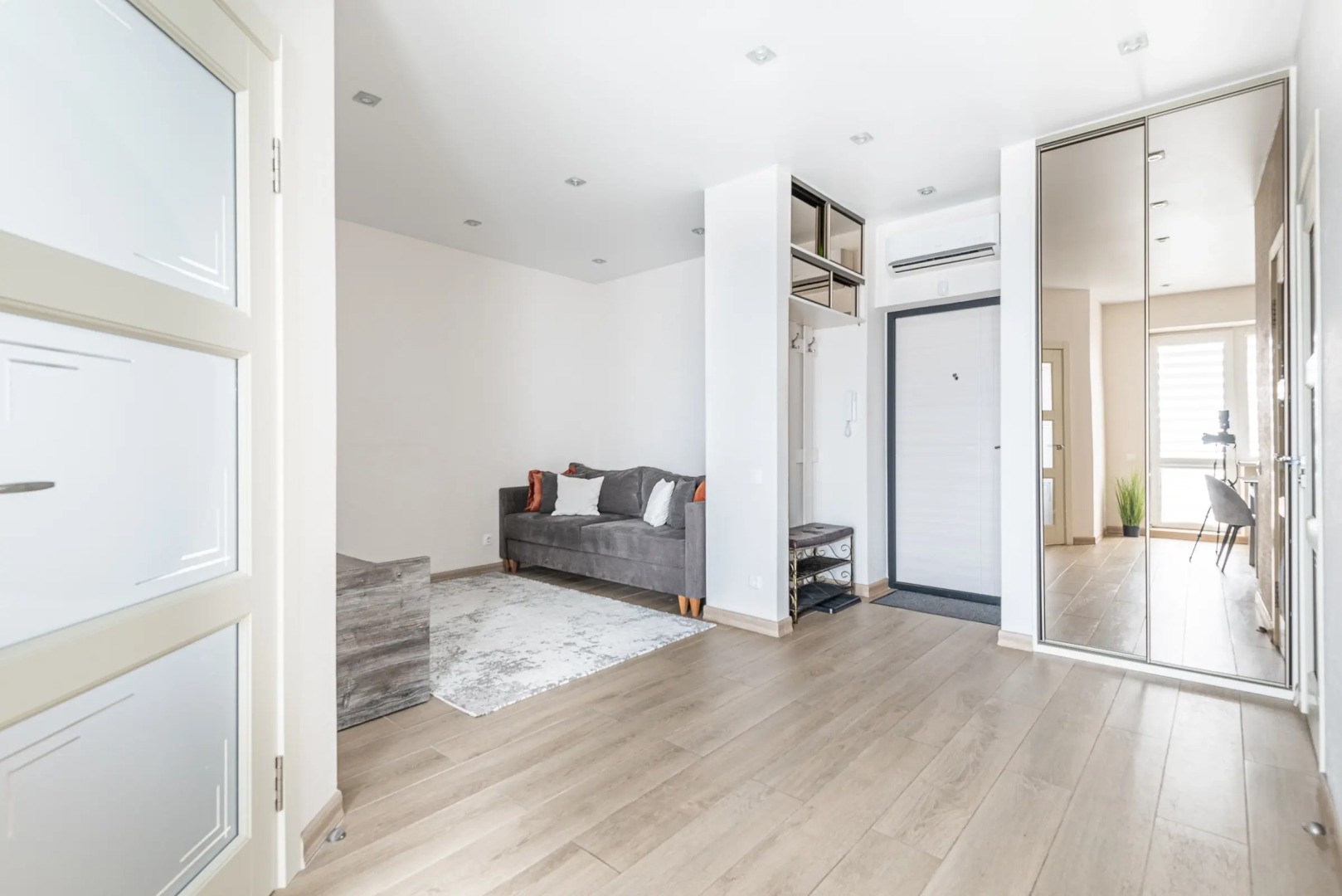 Квартира на сутки Центр Новый дом Кондиционер Wi-Fi Кухня объединена с жилой зоной Отдельная спальня