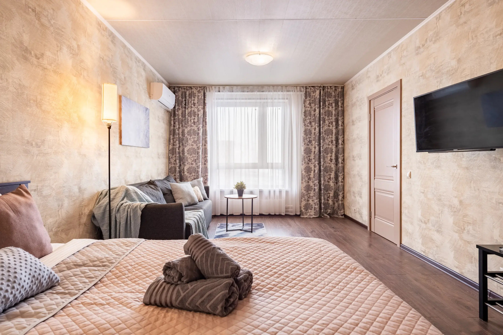 Квартира Просторная Natali на Метро Аннино