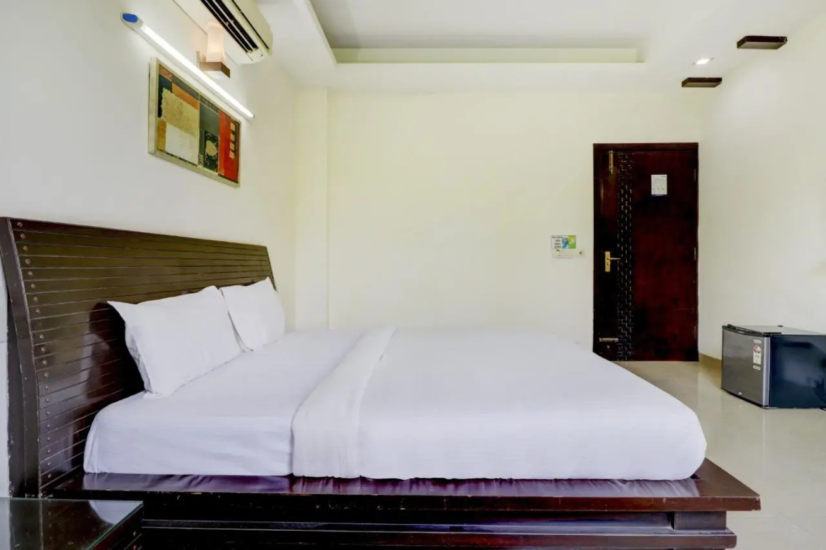 Отель Blue Moon Residency Hotel & Restaurant