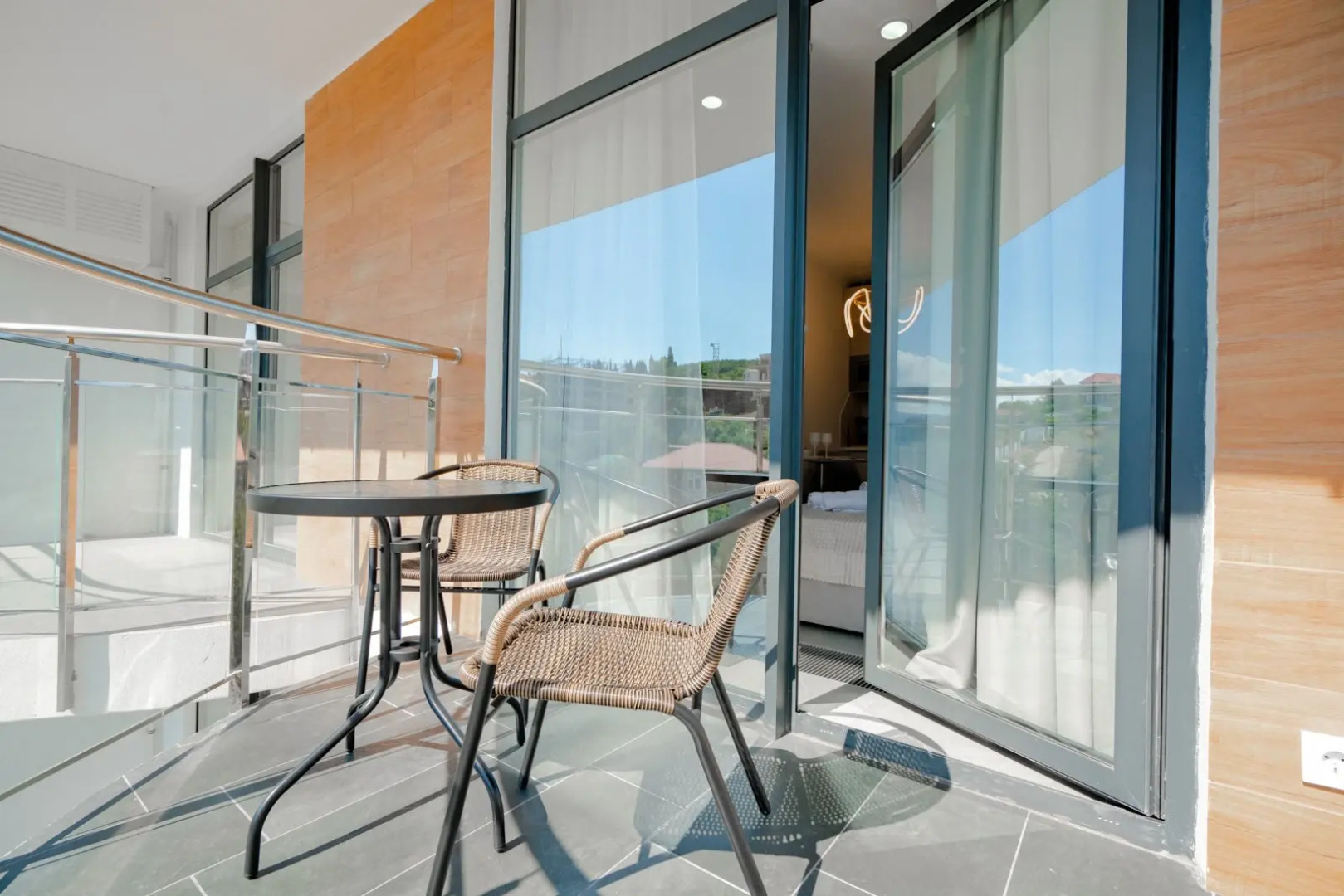 Апартаменты LS-Art-Summer Emotion с видом на город с 4 этажа