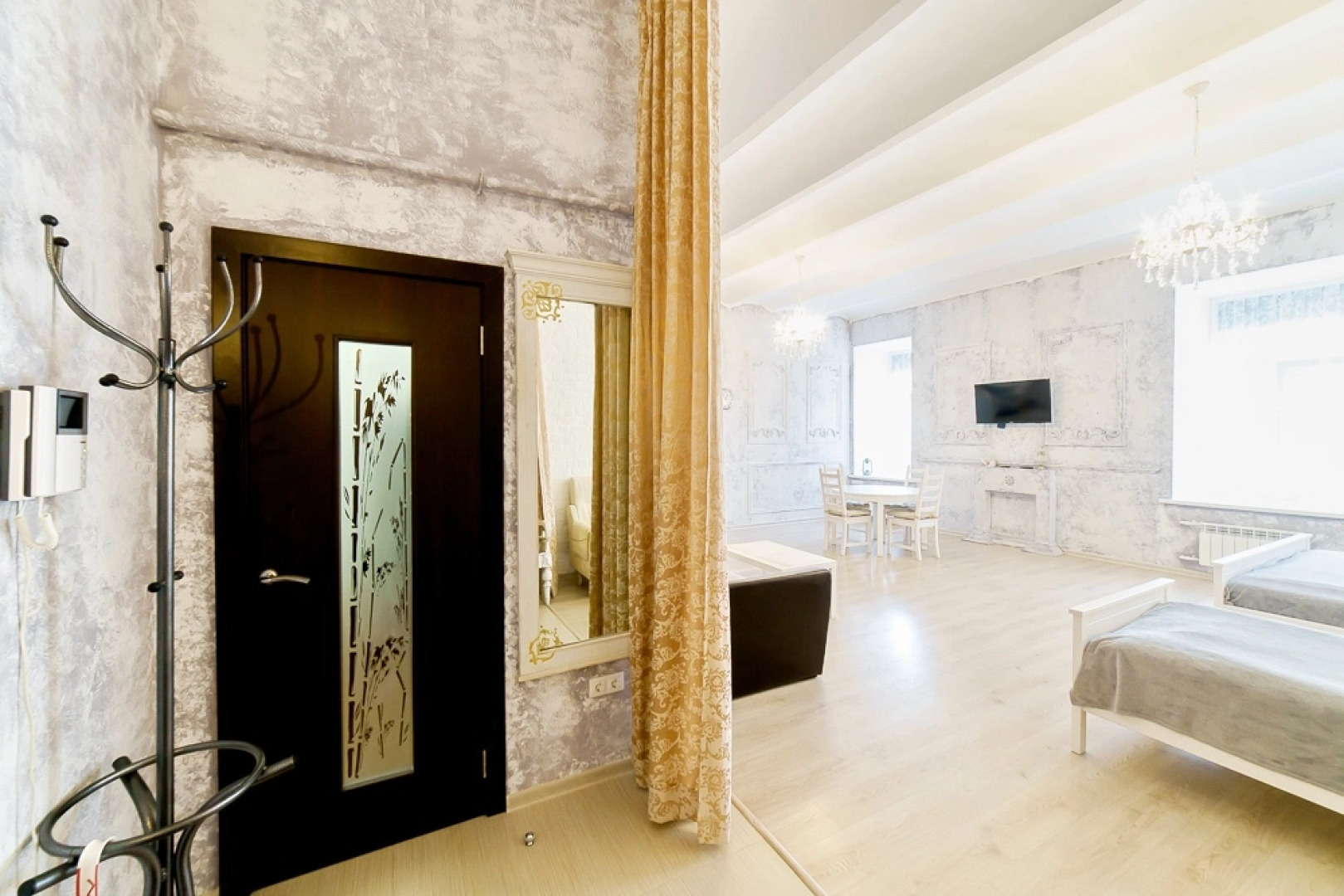 Апартаменты Сутки-Дом - Personnage