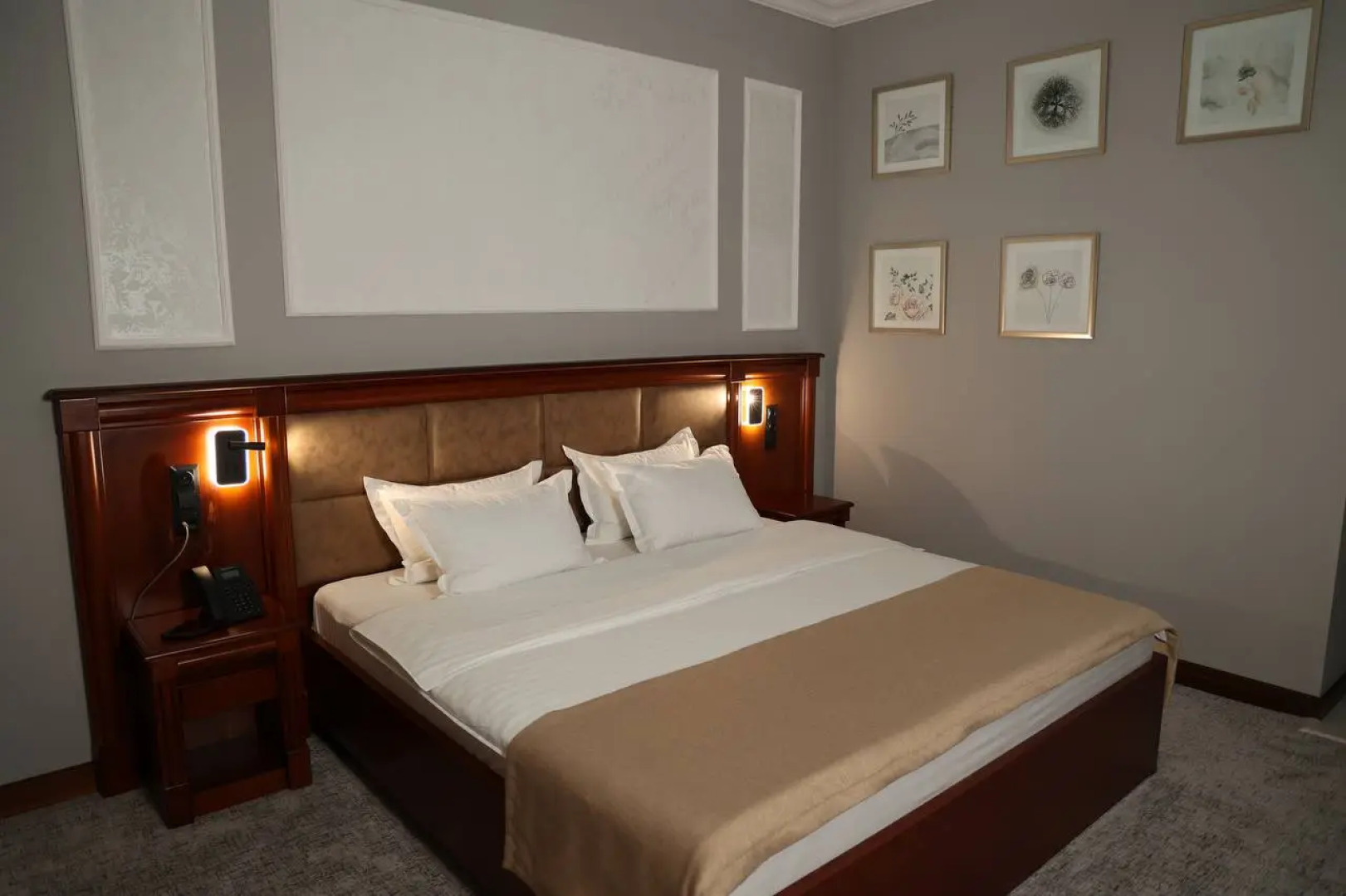 Отель Mir Luxe Plaza