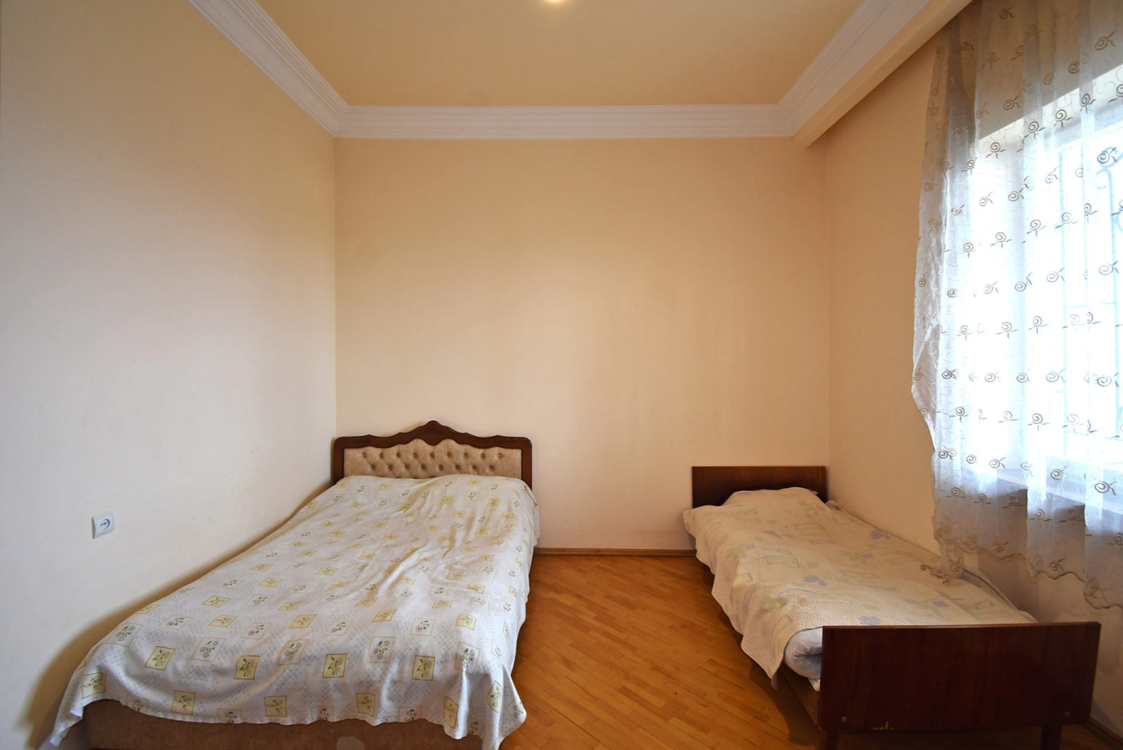 6 комнатный особняк с видом на сад