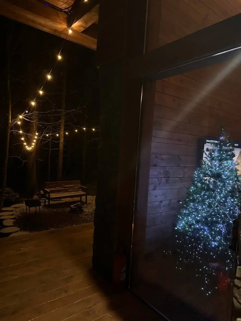 Шале с камином и джакузи в лесу