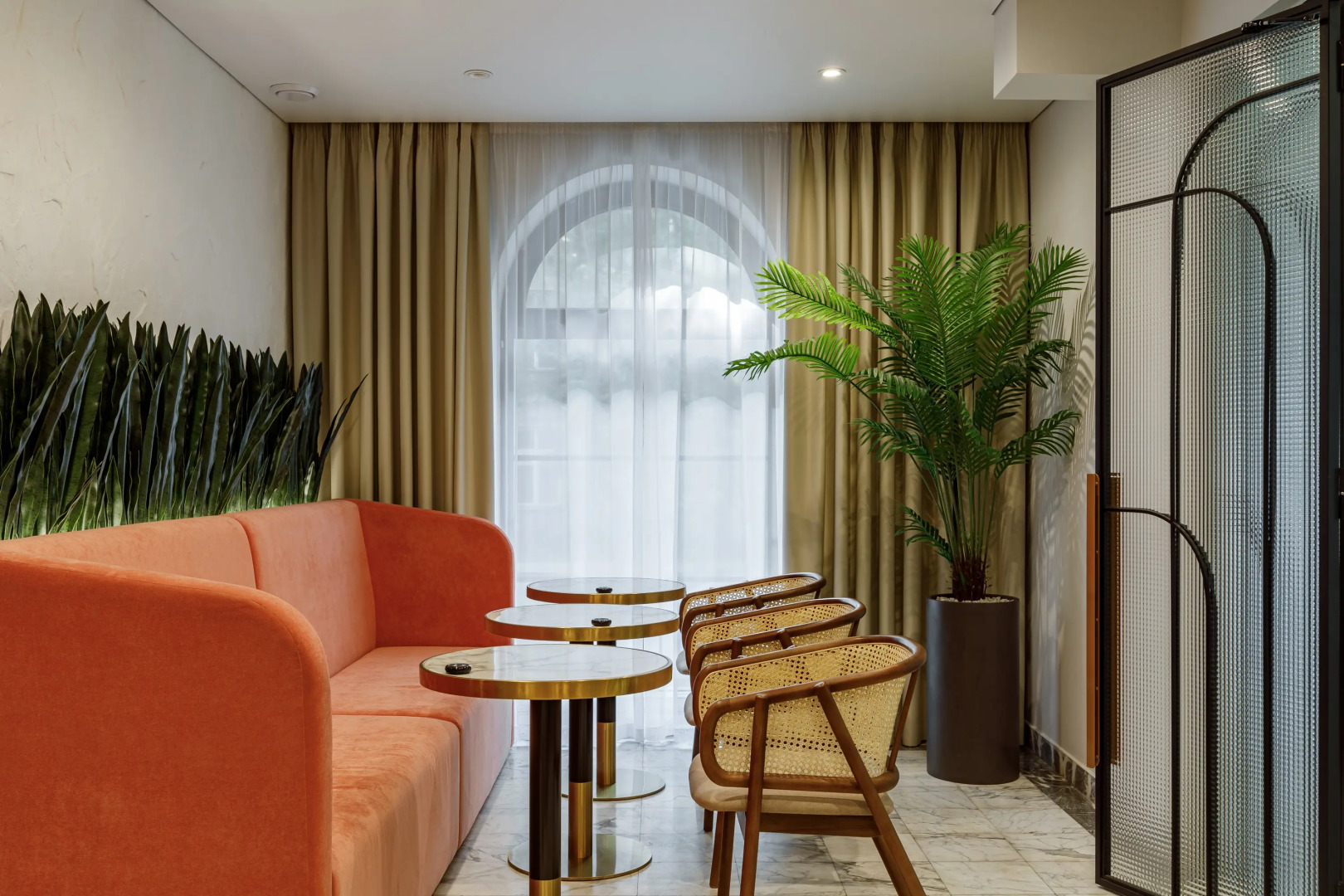 Отель Луна и лотос