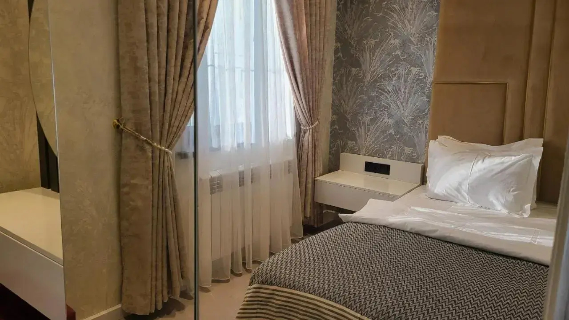 Отель Shedevr Plaza