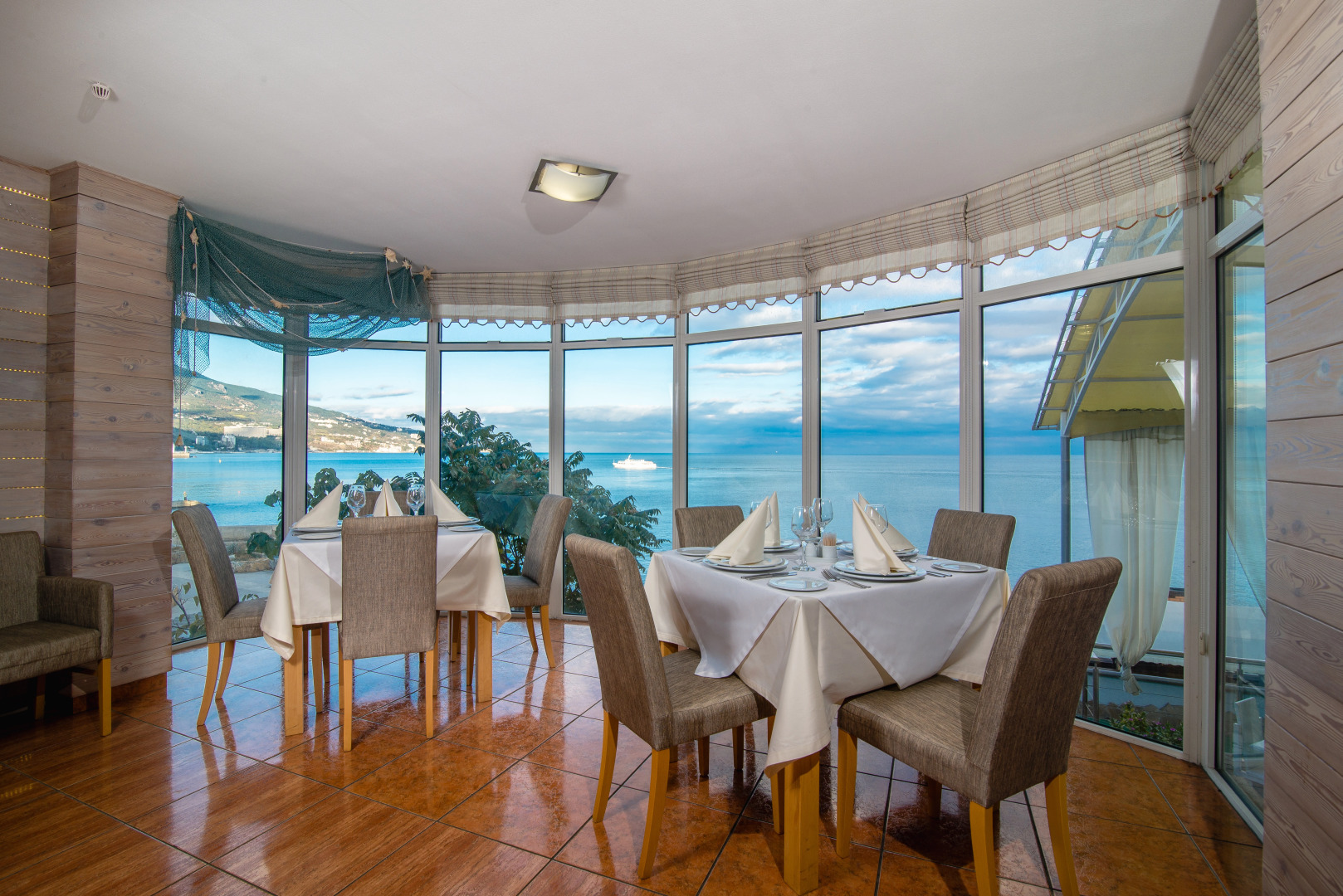 Отель Левант