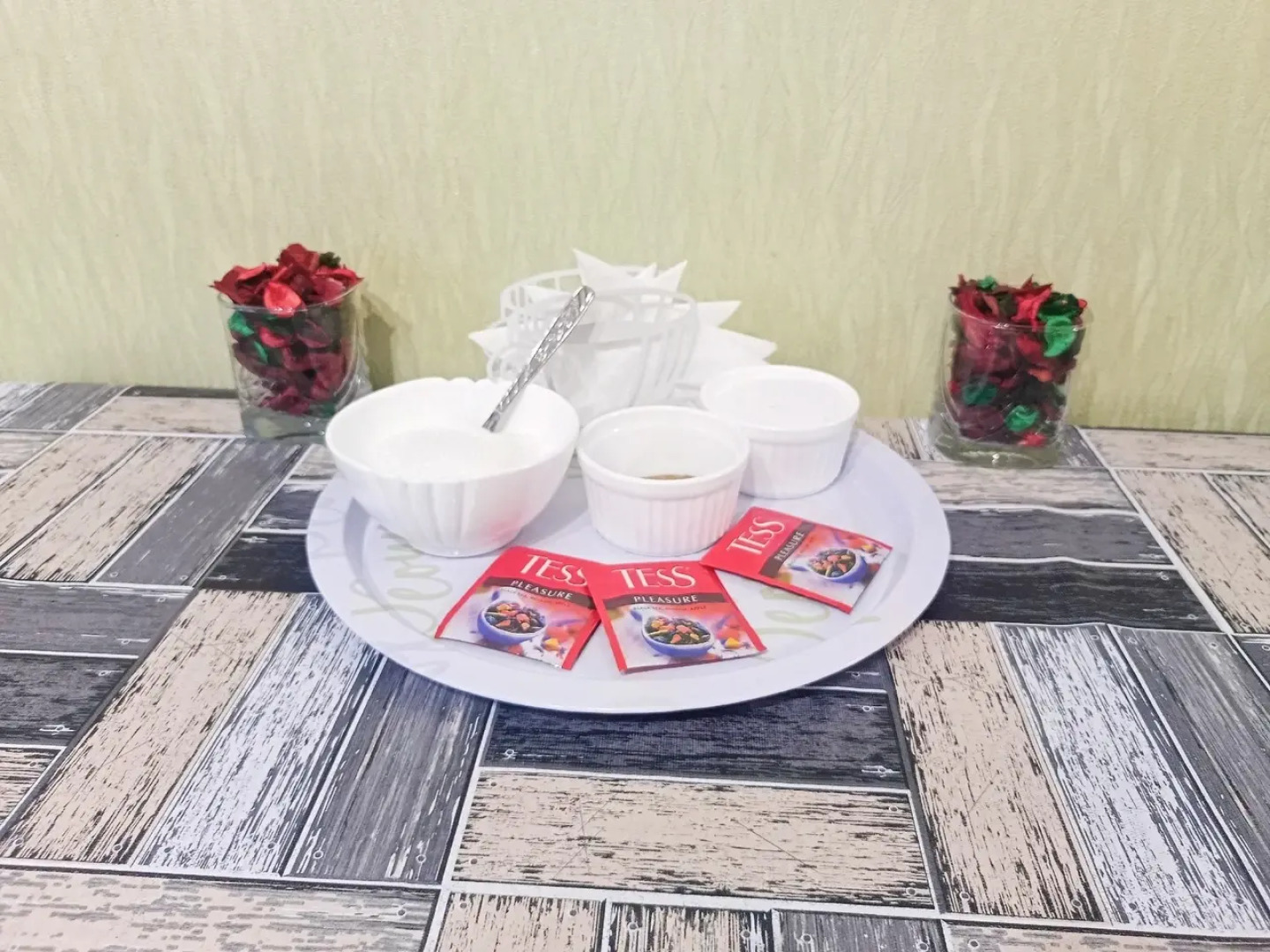 Квартира Уютная Двухкомнатная с Симпатичным Декор Камином