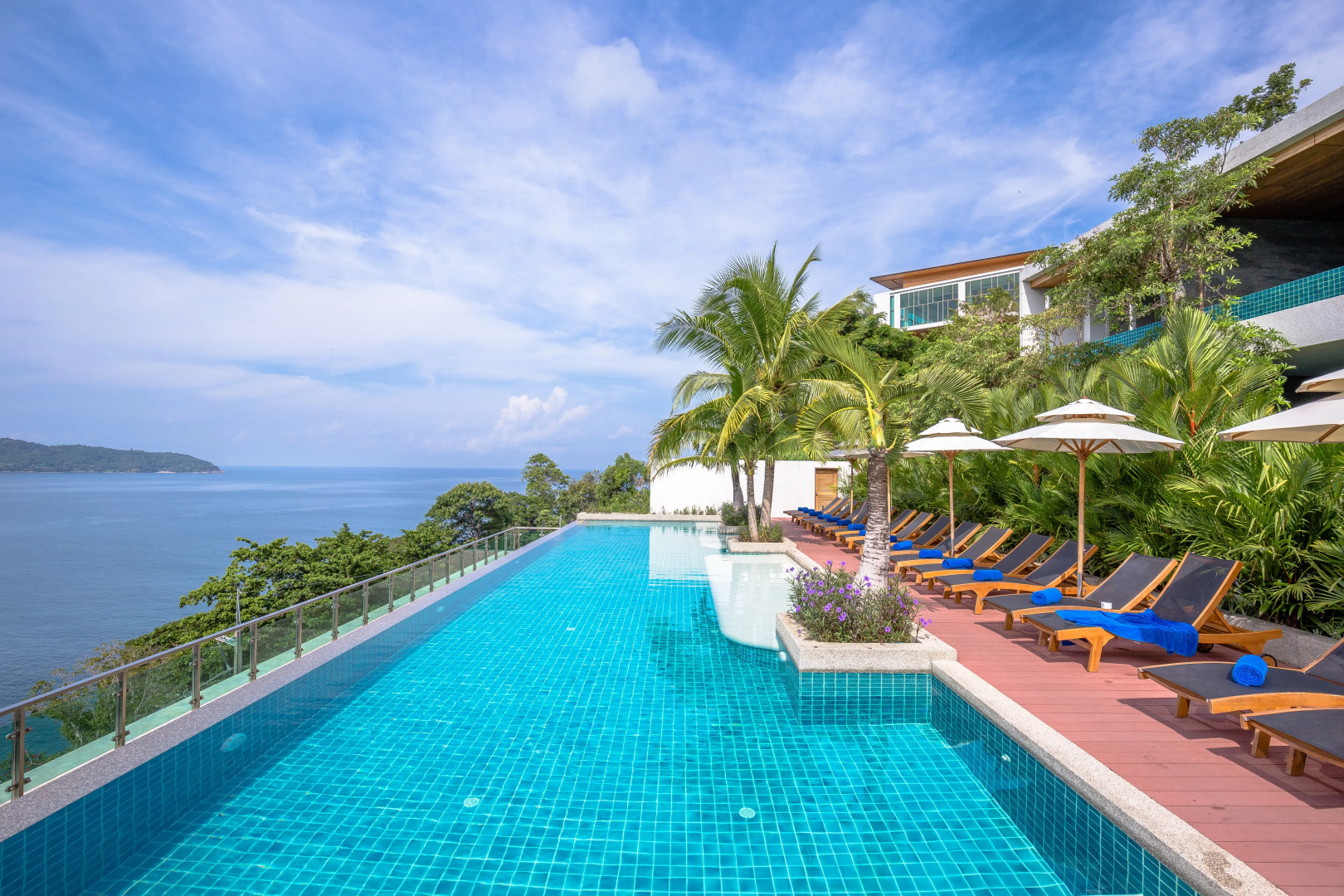 Отель Wyndham Grand Phuket Kalim Bay