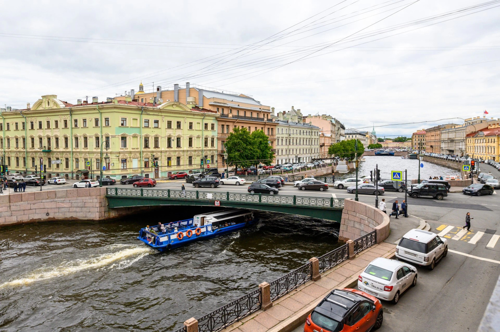 Соло на набережной реки Мойки 82