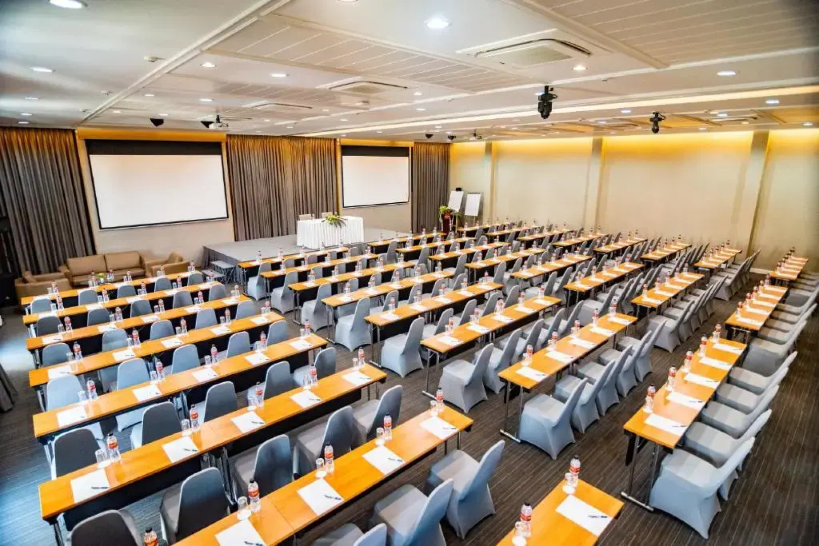 Отель Koon Hotel Sukhumvit
