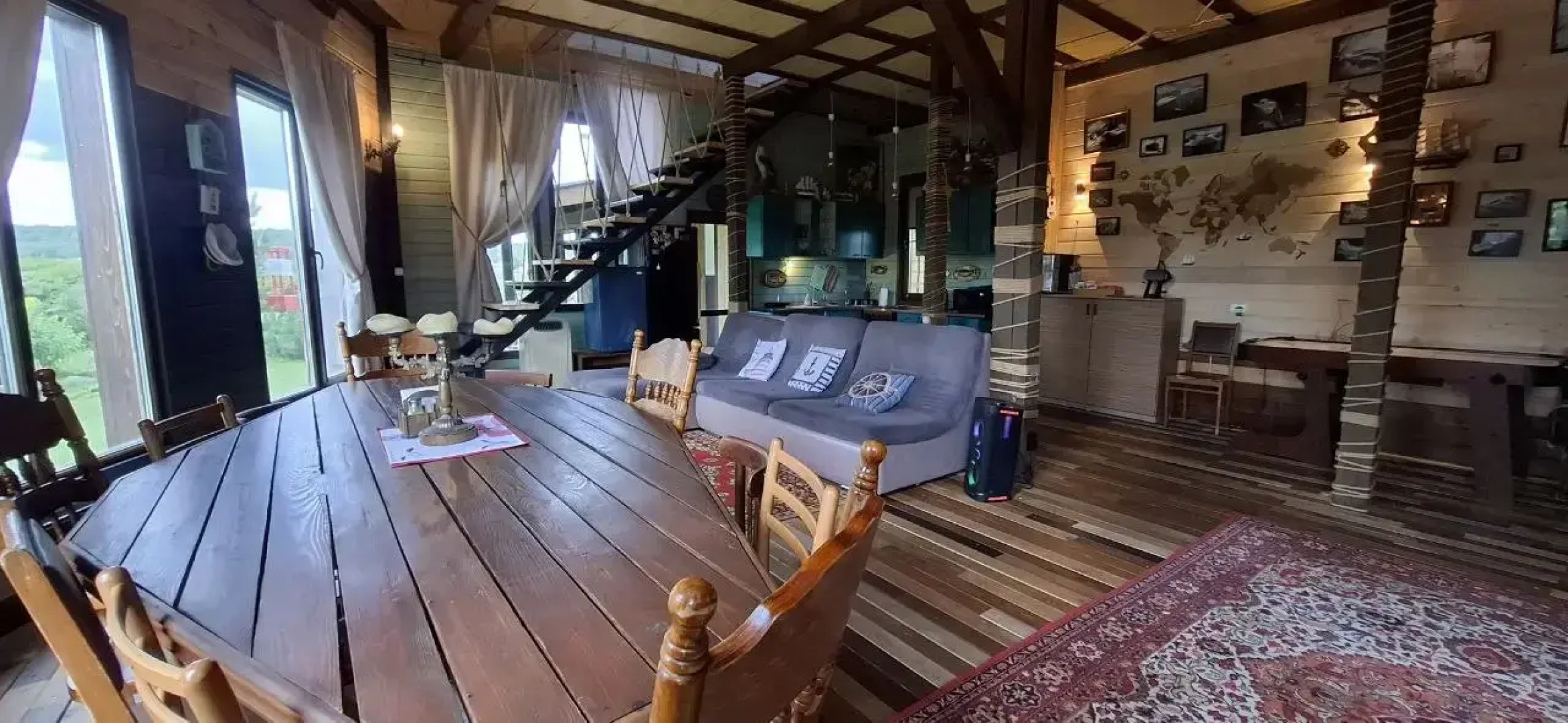 Гостевой Дом с кораблем на берегу реки