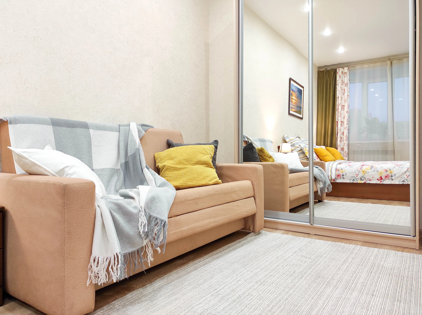 Апартаменты 2 у Патриаршей Сеть ЙоХоум