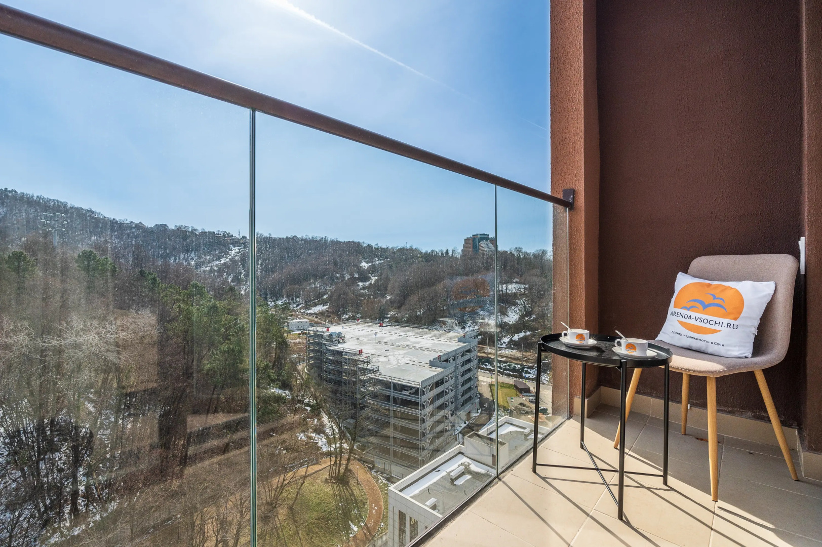 Студия с панорамным видом на горы. Аллея 326