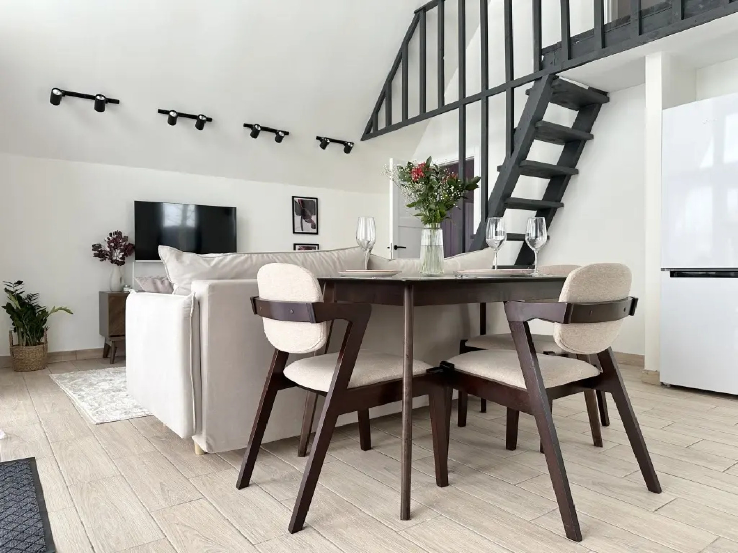 Частный Дом Барнхаус №5 с дровяной баней и горячим Чаном на 6 человек