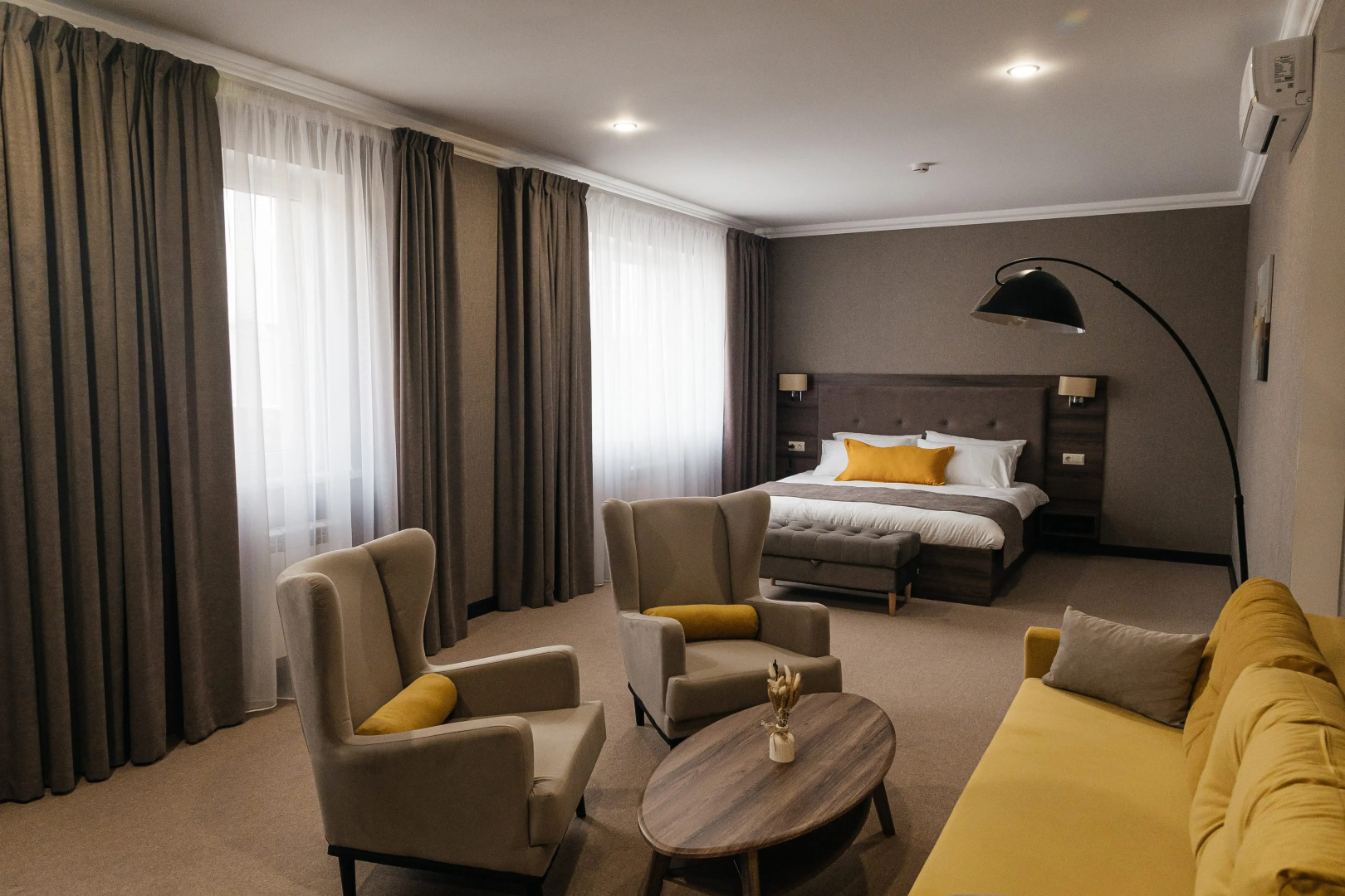 Отель Alex Royal