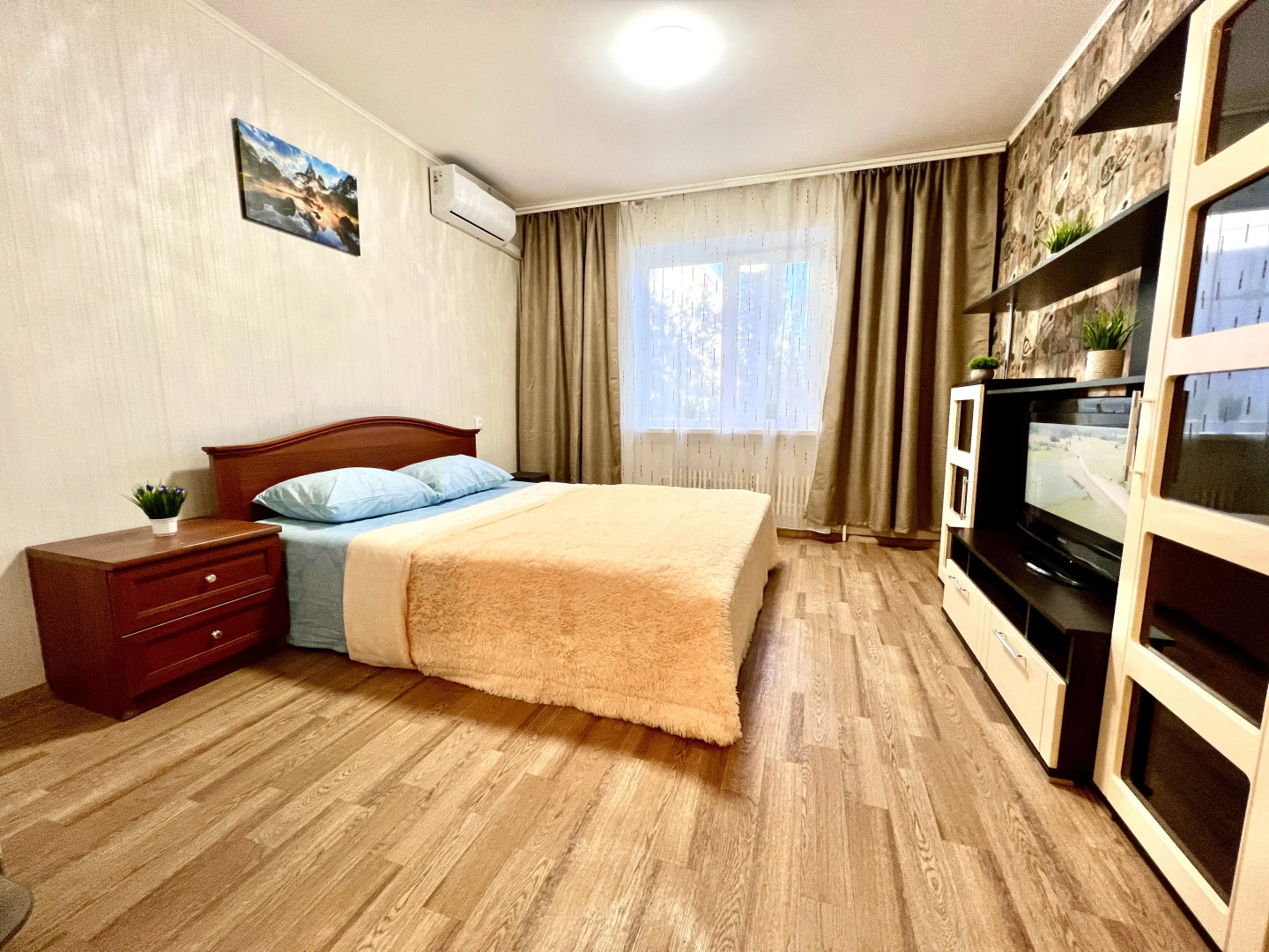 Апартаменты двухкомнатные (на Ново-Вокзальной 257А)