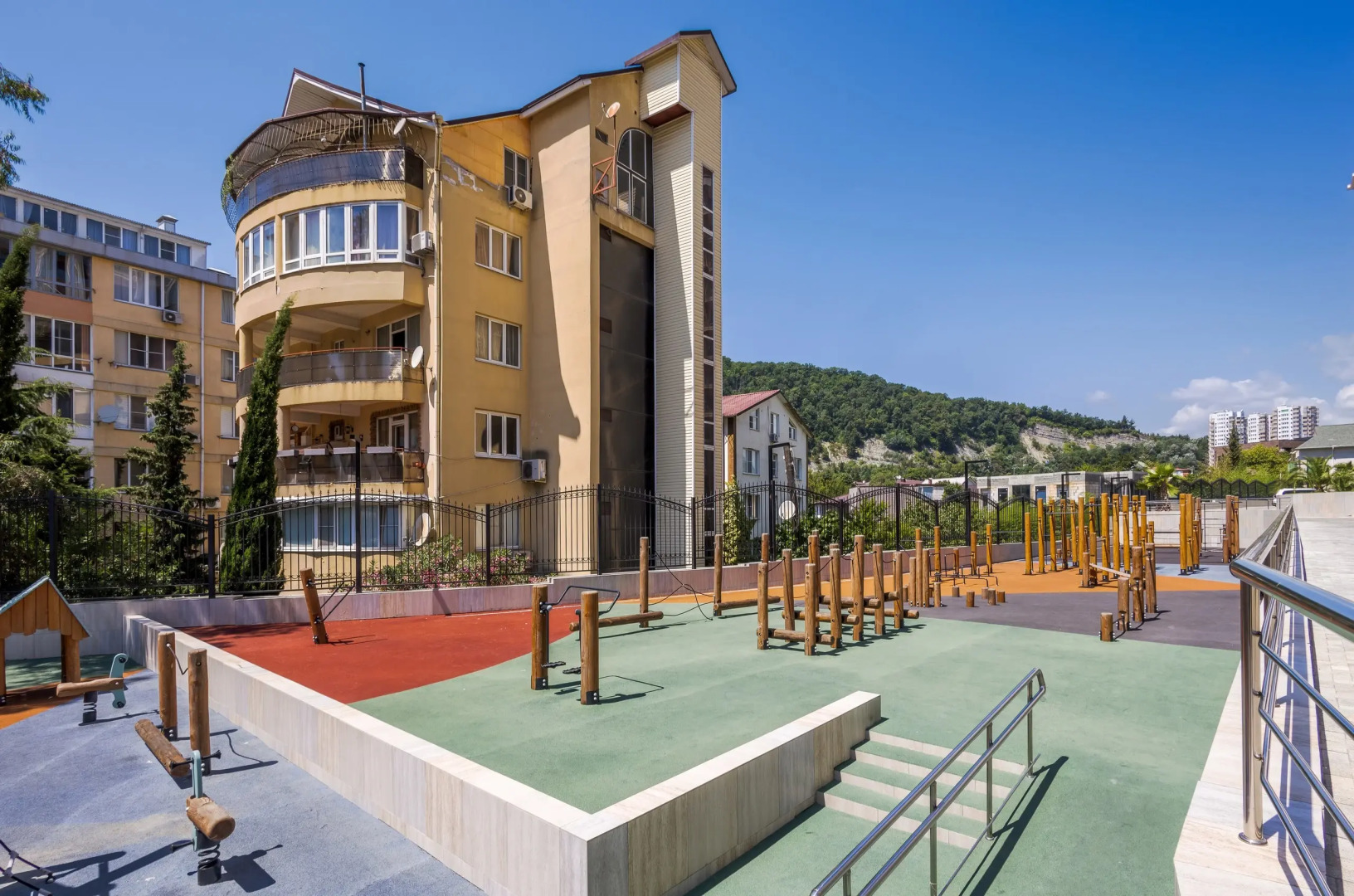 Квартира с бассейном на территории МореСолнцеАпарт