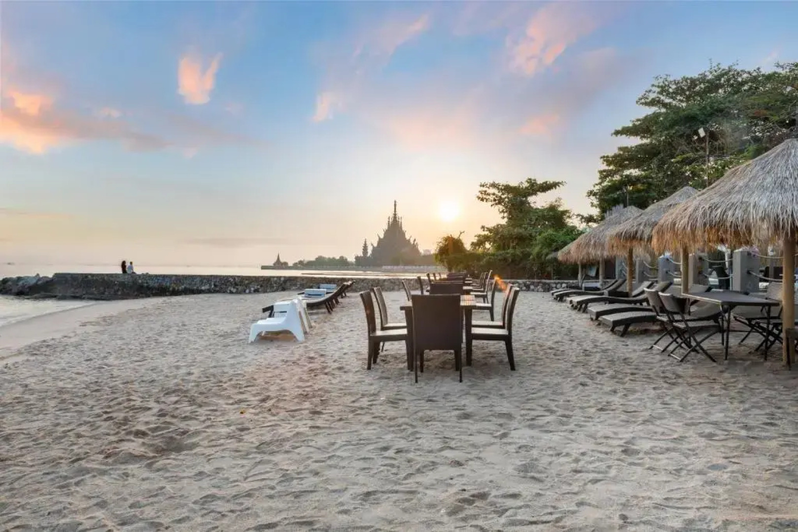 Курортный отель Golden Tulip Pattaya Beach Resort