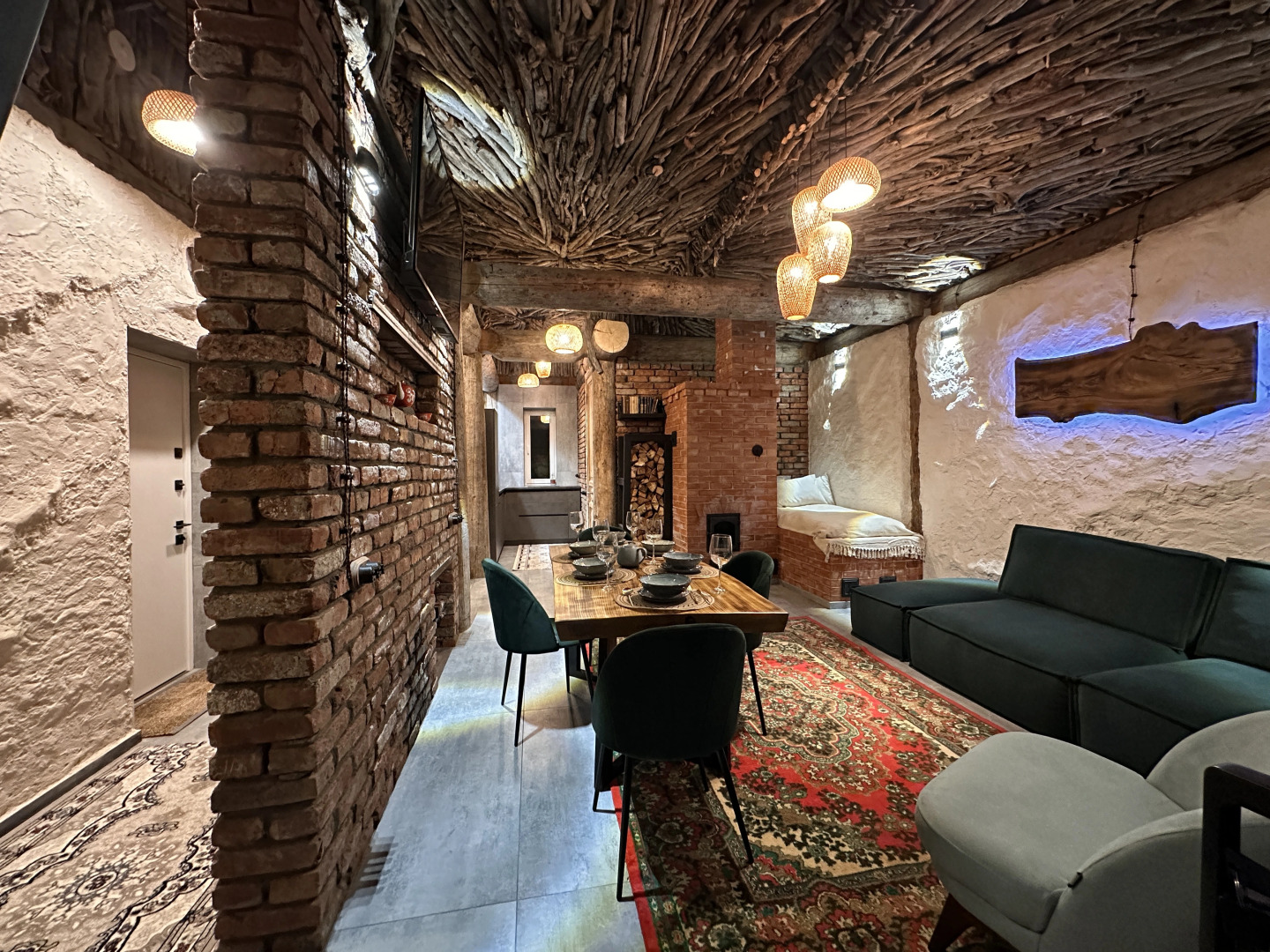 Частный дом гнѣздо с камином и двумя спальнями