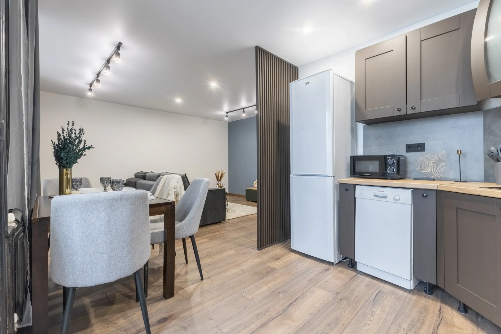 Апартаменты Comfort Home на Амирхана 11