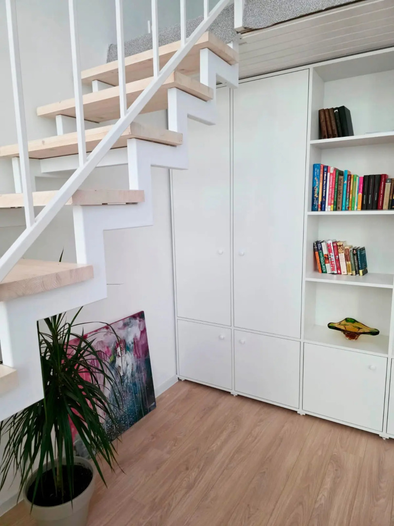 Апартаменты Новые с Высокими Окнами на Пешеходной Улице