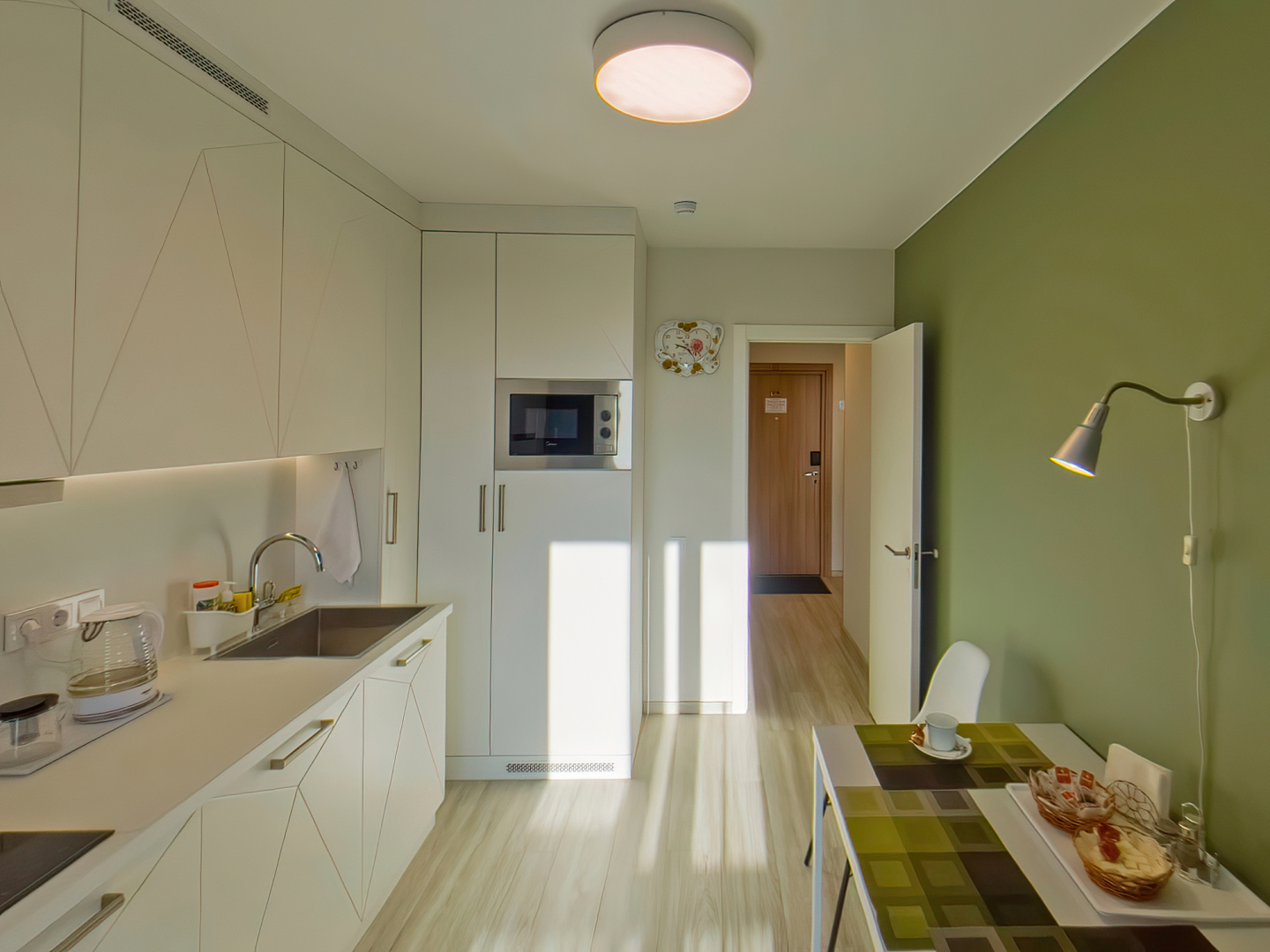 Апартаменты White pearls на Салова 61