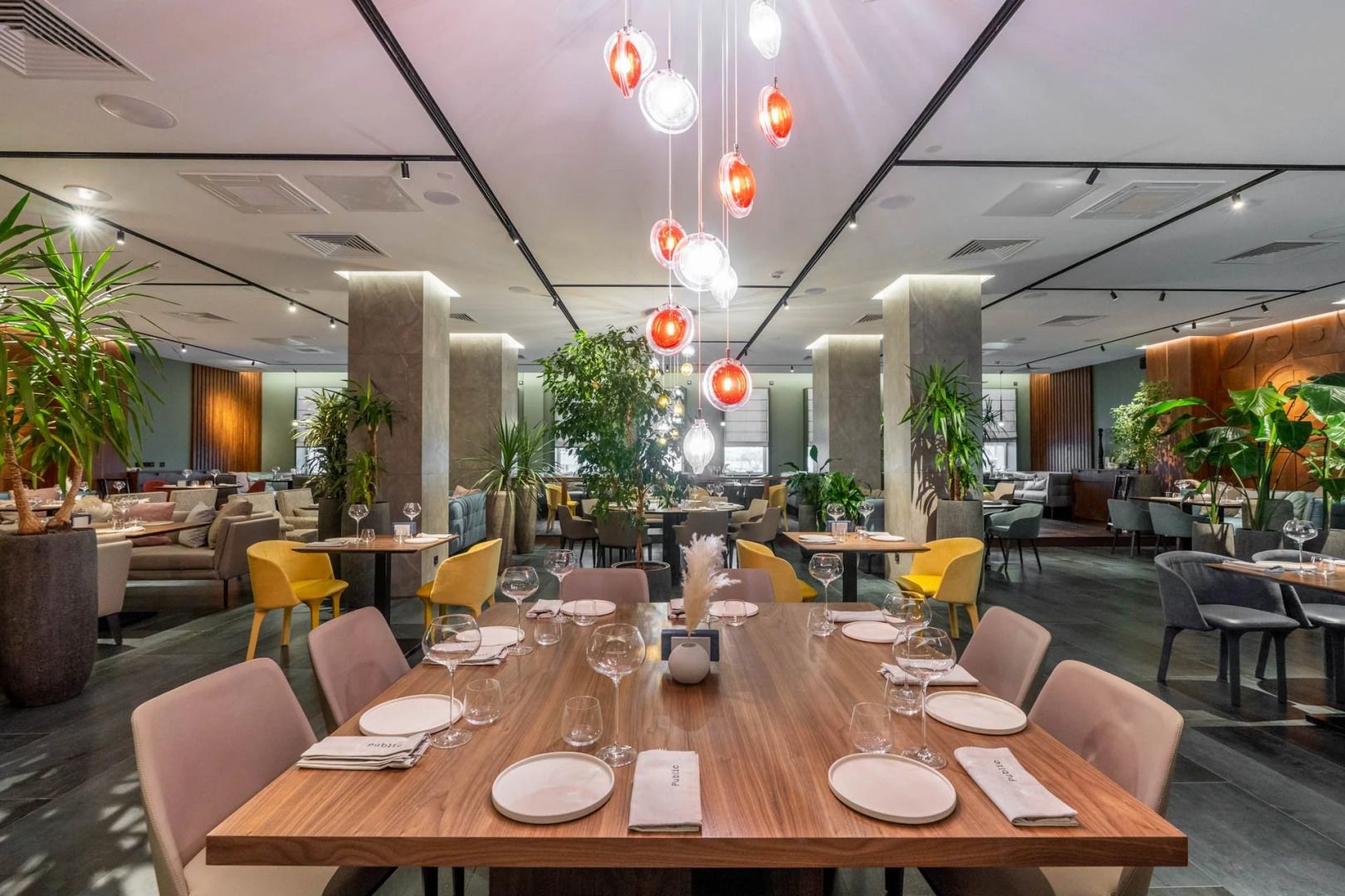 Отель FarFour Inn & Suite