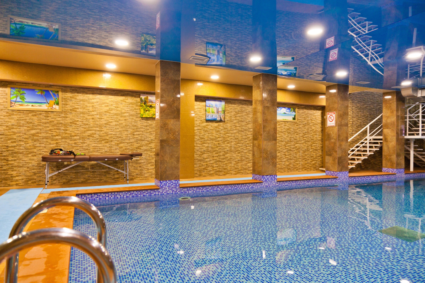 Отель Торнадо