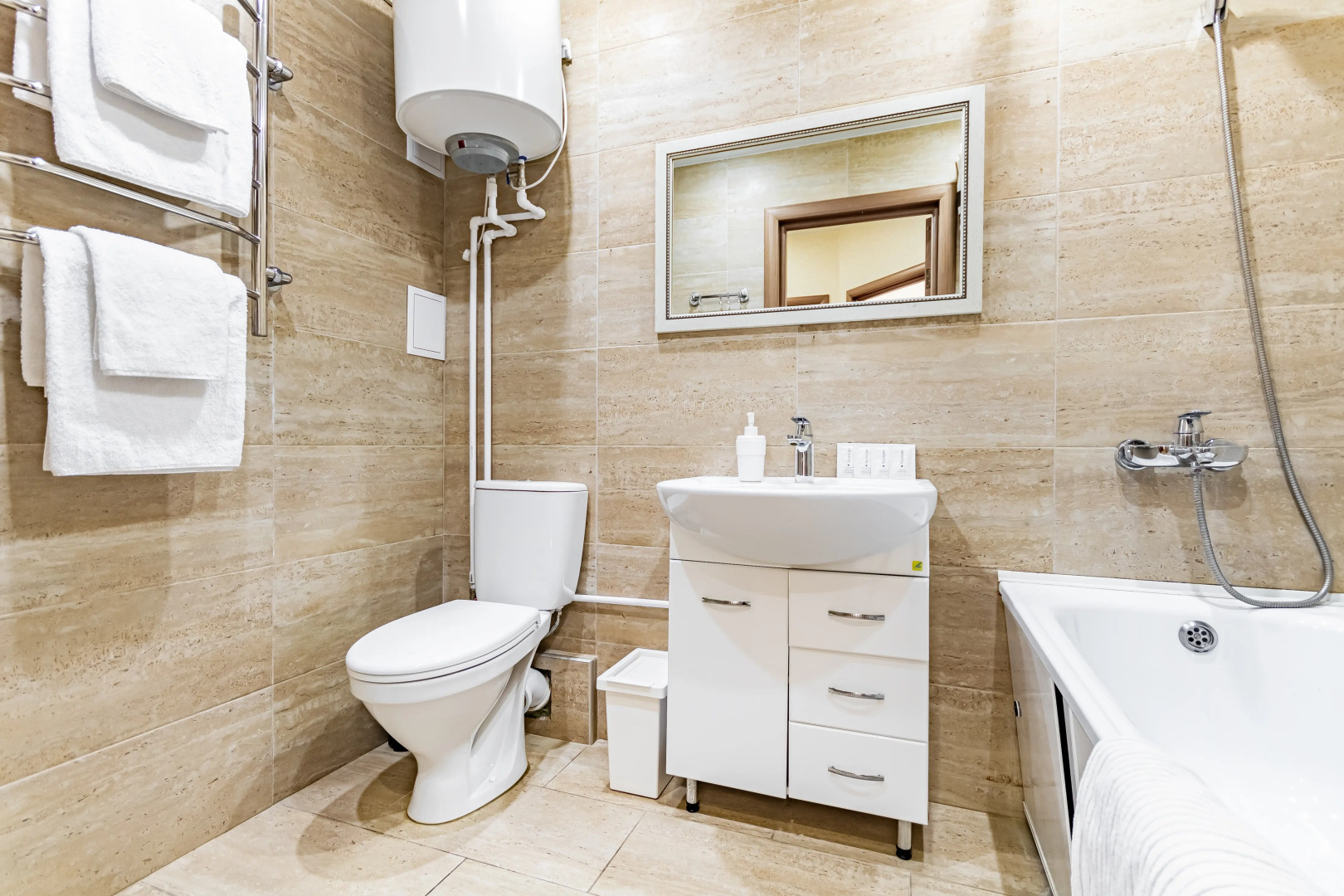 Апартаменты с Lounge зоной и видом на Красную ТЦ в доме паркинг комфорт Заселение 24/7