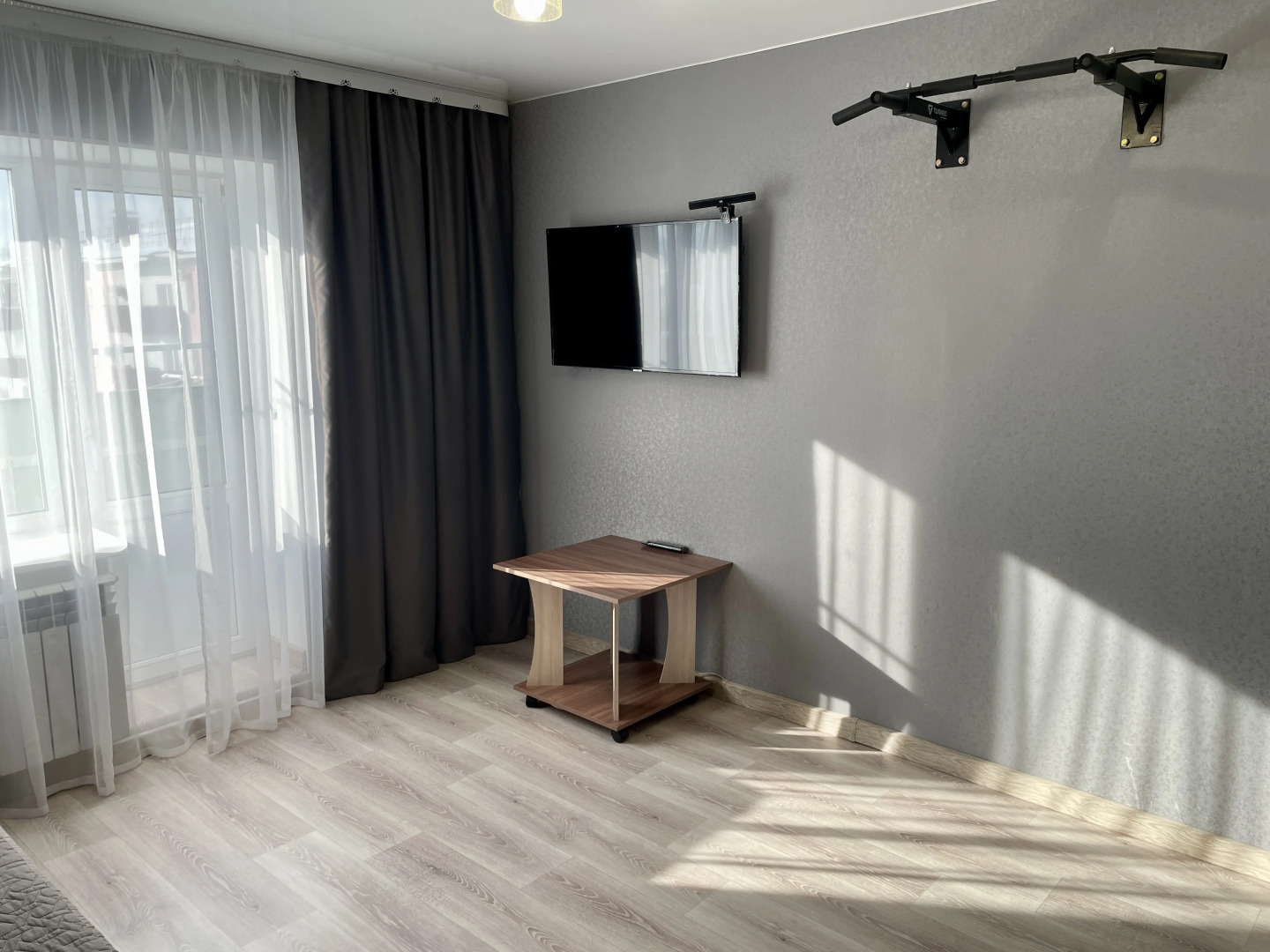 Квартира с видом на сопку с телевышкой На Сутки