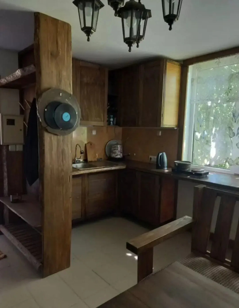 Частный дом на берегу реки Абин