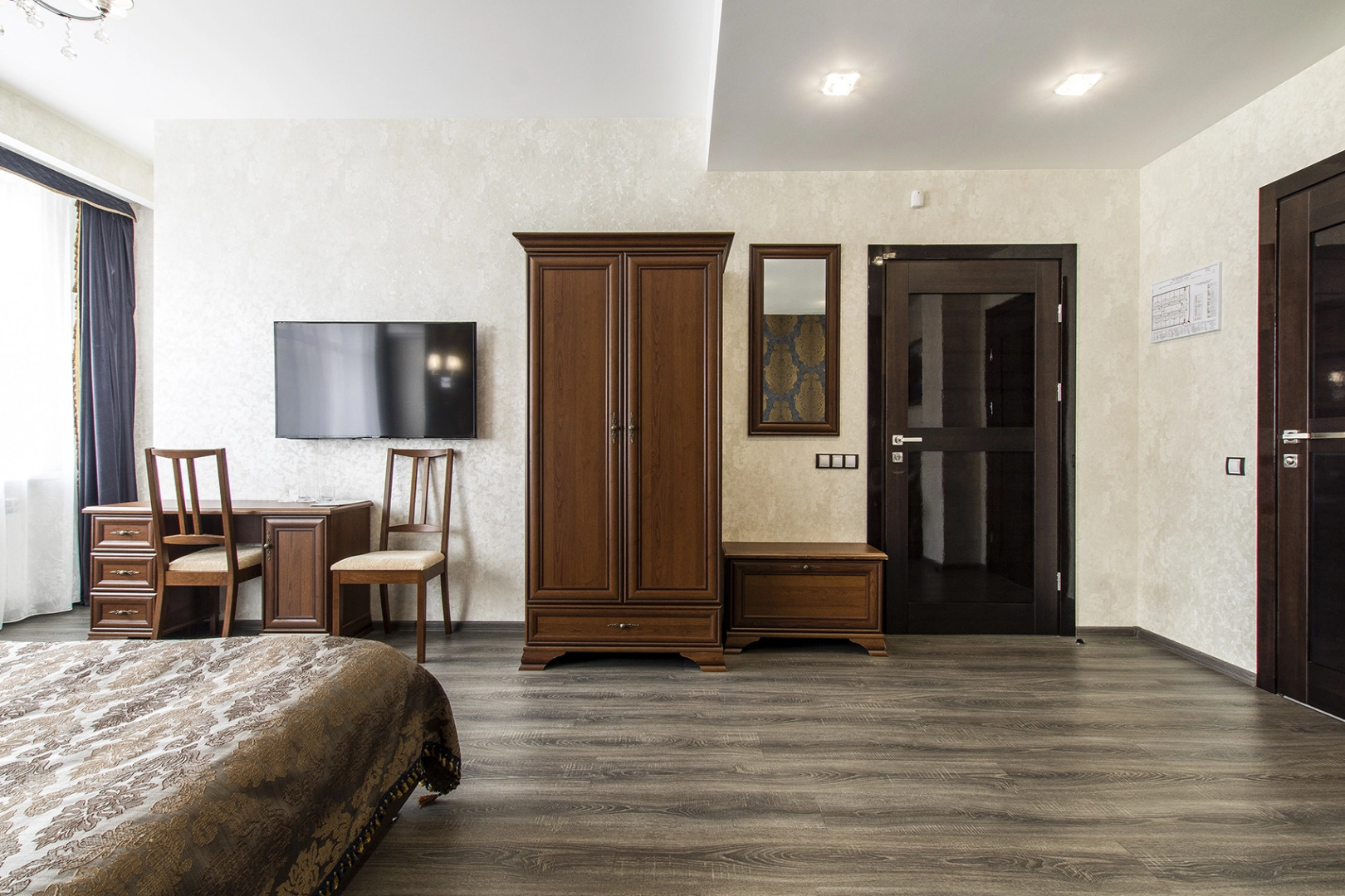 Отель Корона