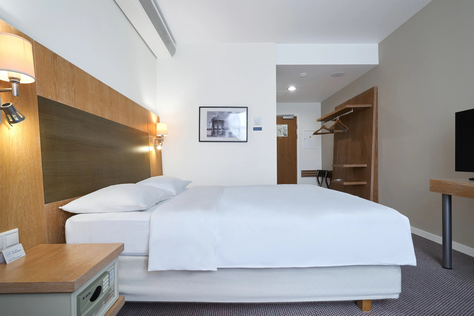 Отель Cosmos Ekaterinburg Hotel