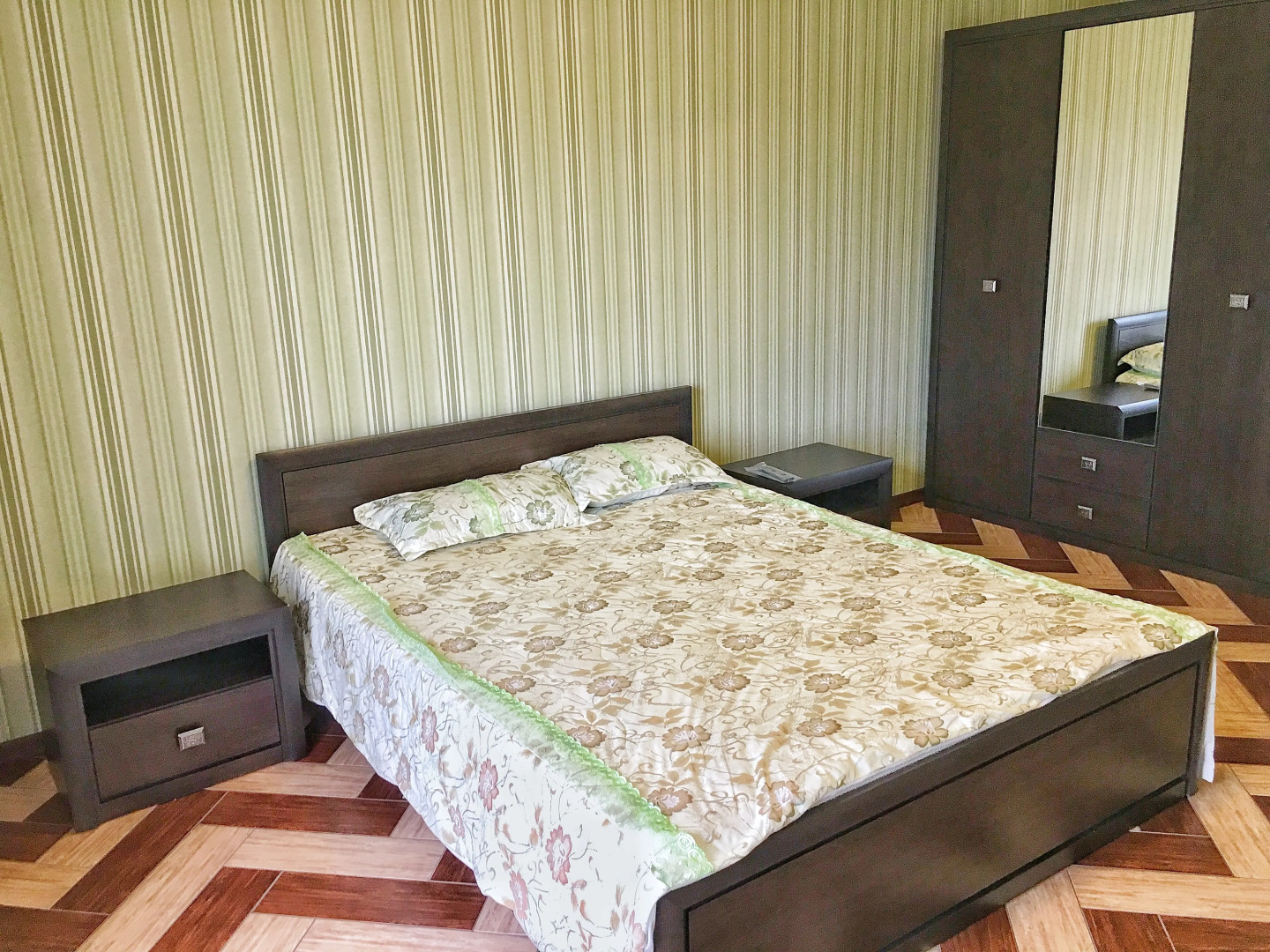 Двухкомнатная квартира с балконами на Набережной Ялты