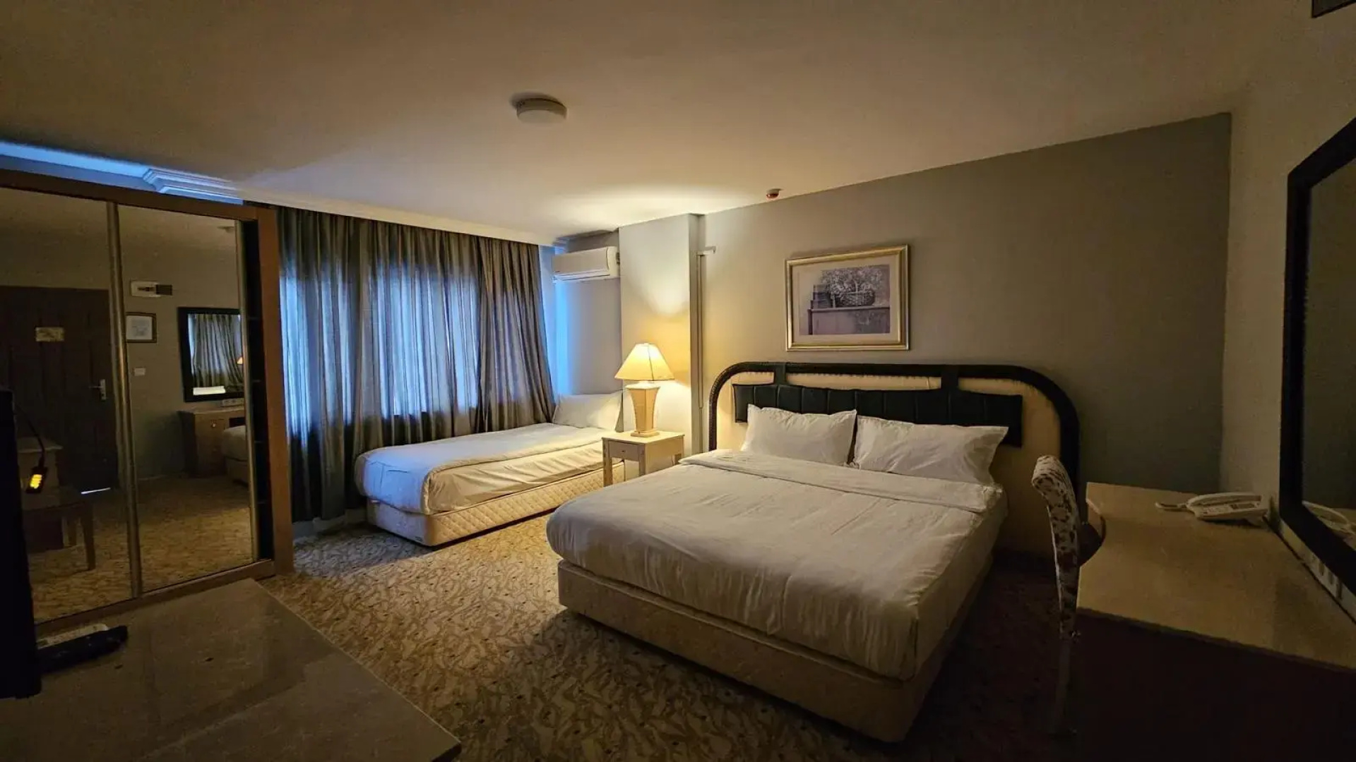 Отель Sever Suites