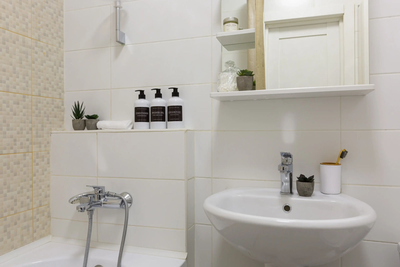 Апартаменты Life Apartments на 10 этаже ЖК Спутник