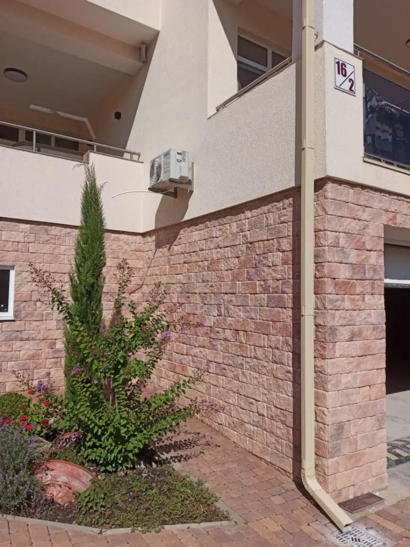 Апартаменты Двухкомнатная квартира в элитном поселке с частным пляжем