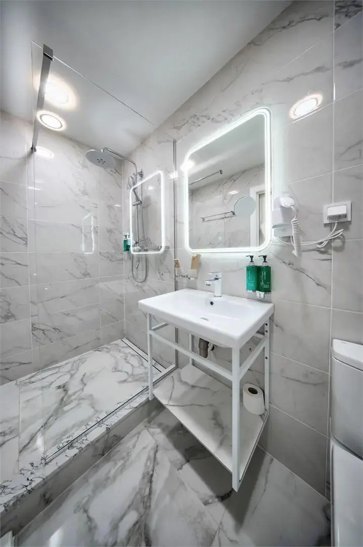 Хатти Апарт