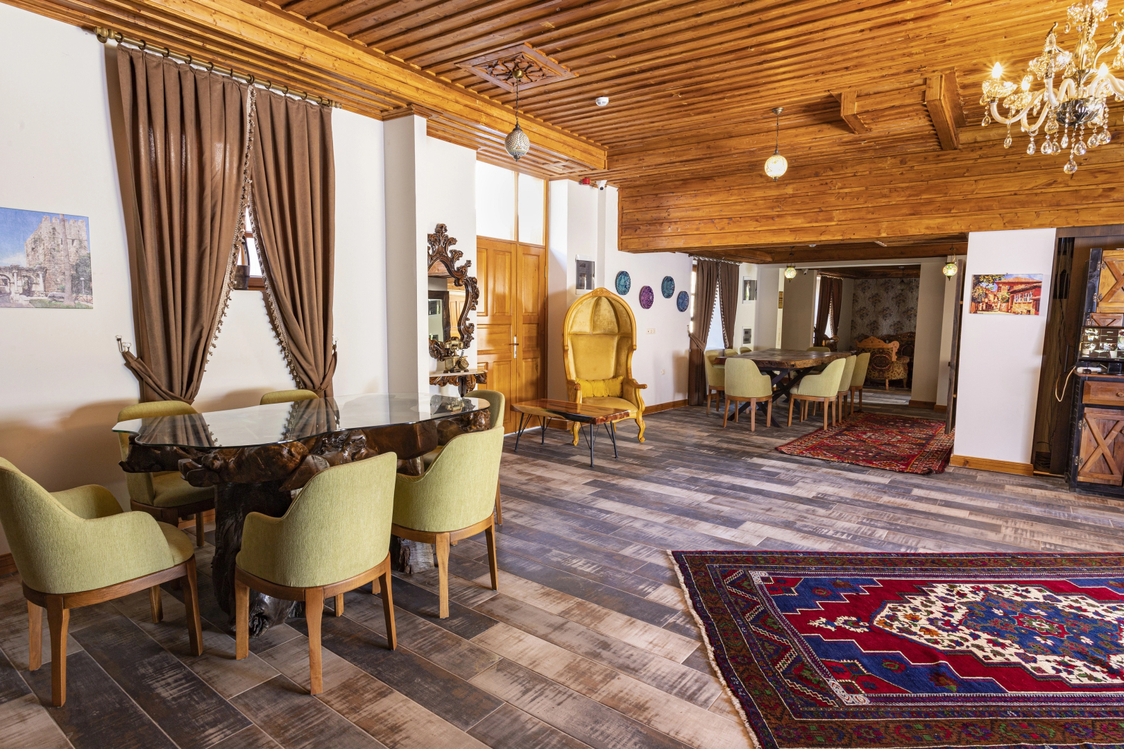 Отель WOO Town Suites