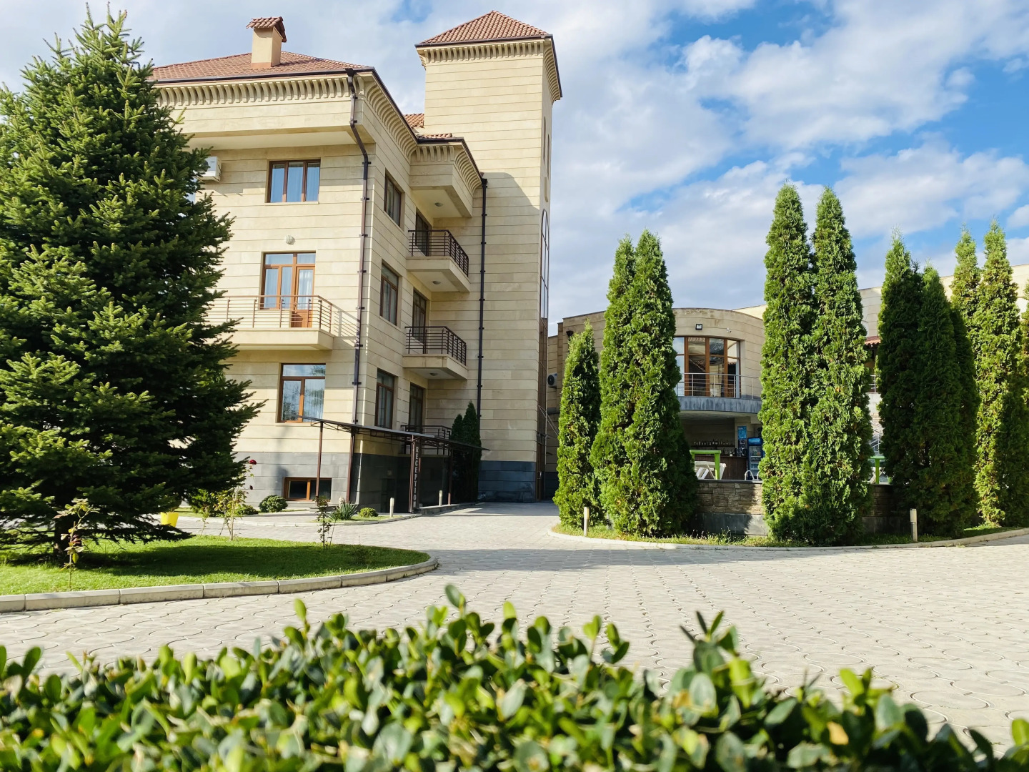 Отель Grand Hills