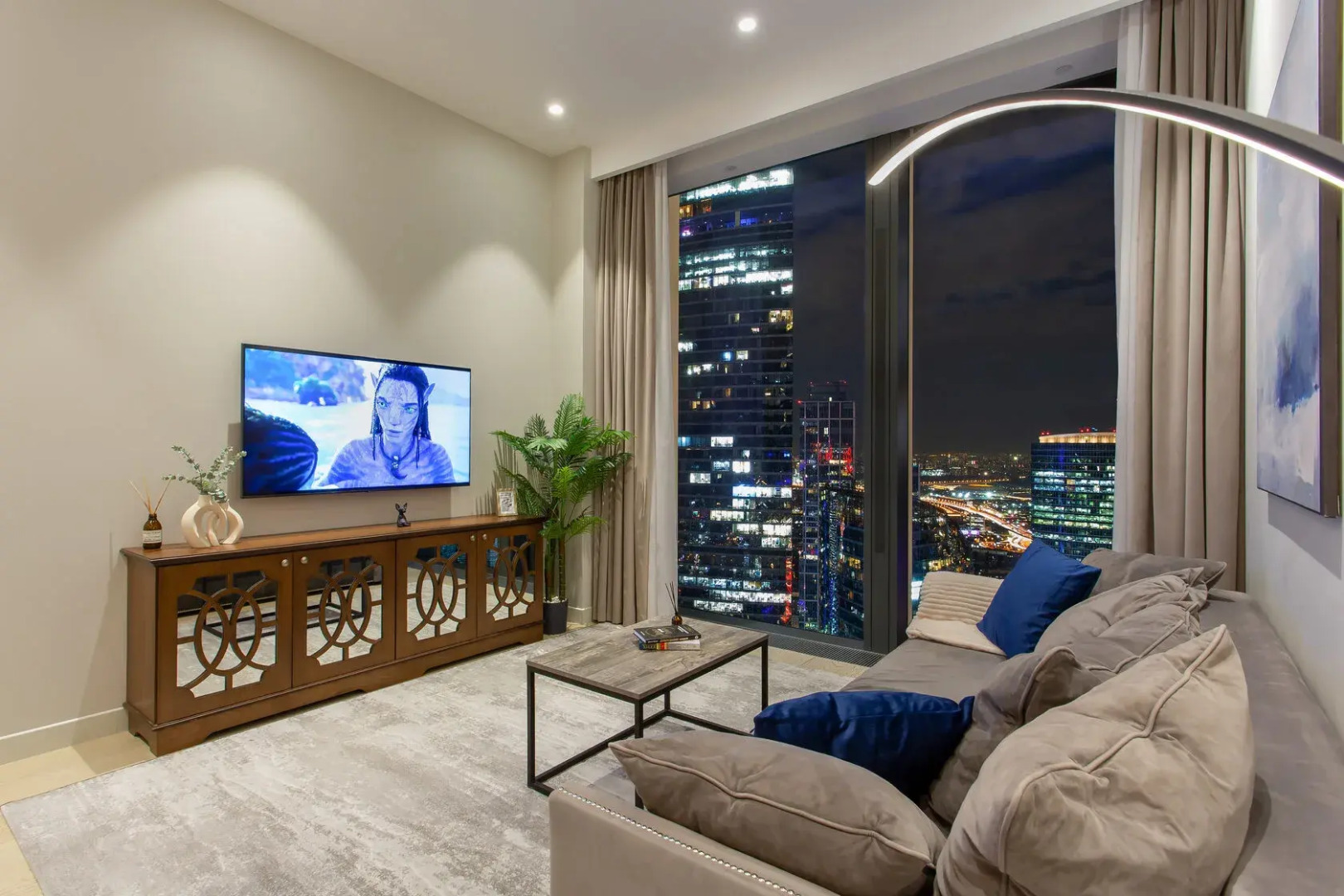 Апартаменты Sky City Moscow 62 этаж! Вид на Башни, Лужники, Парк победы и город! Очень уютный!