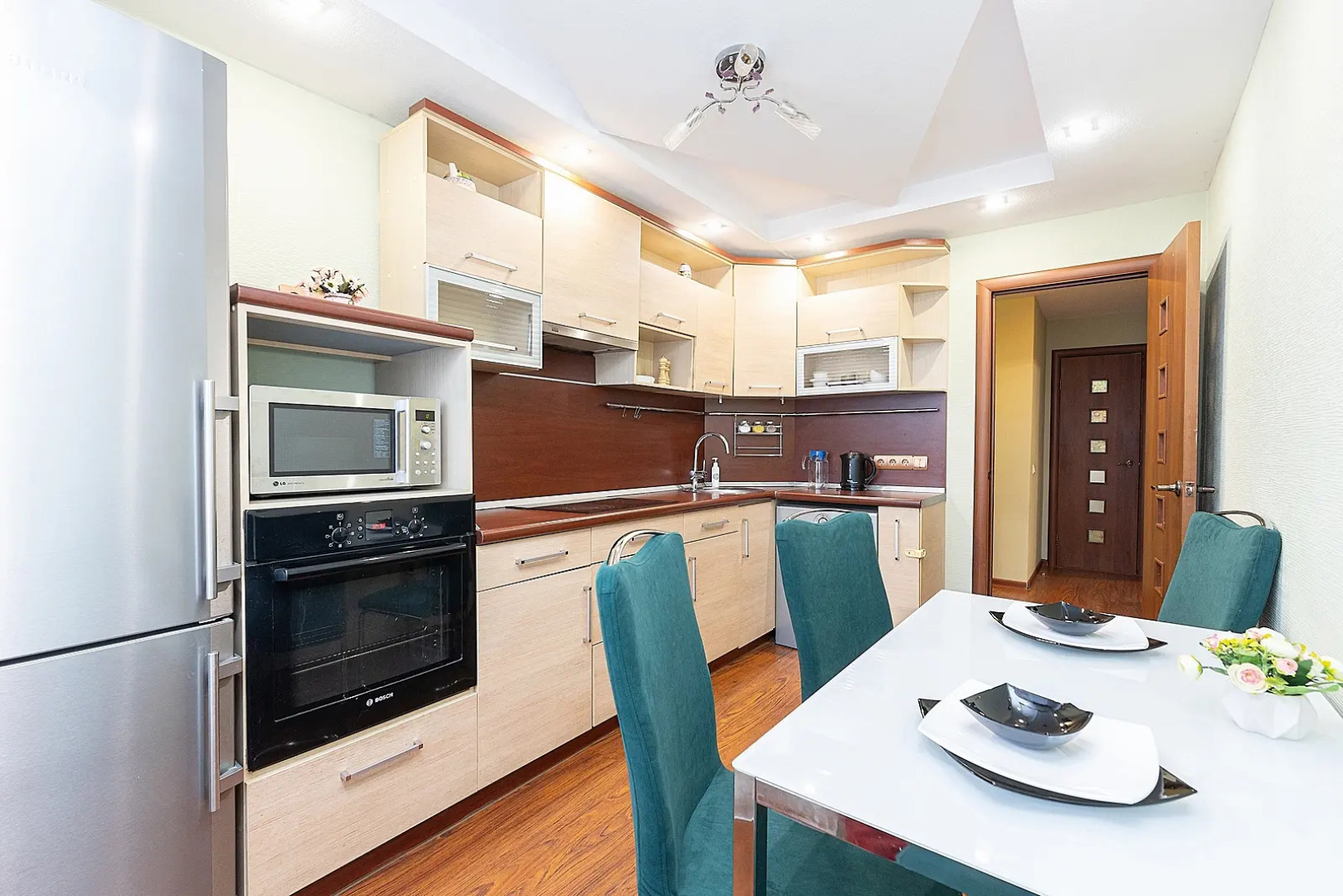 Апартаменты двухкомнатные  на Мещерском бульваре 3/3 .м.Cтрелка. Сова-Дом