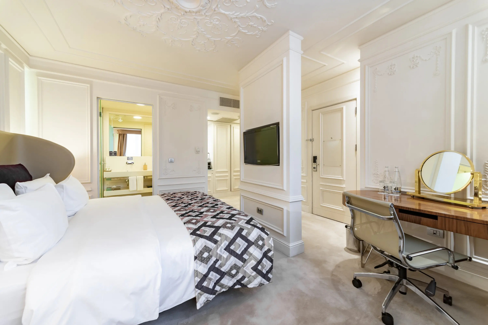 Crown Hotel St. Petersburg